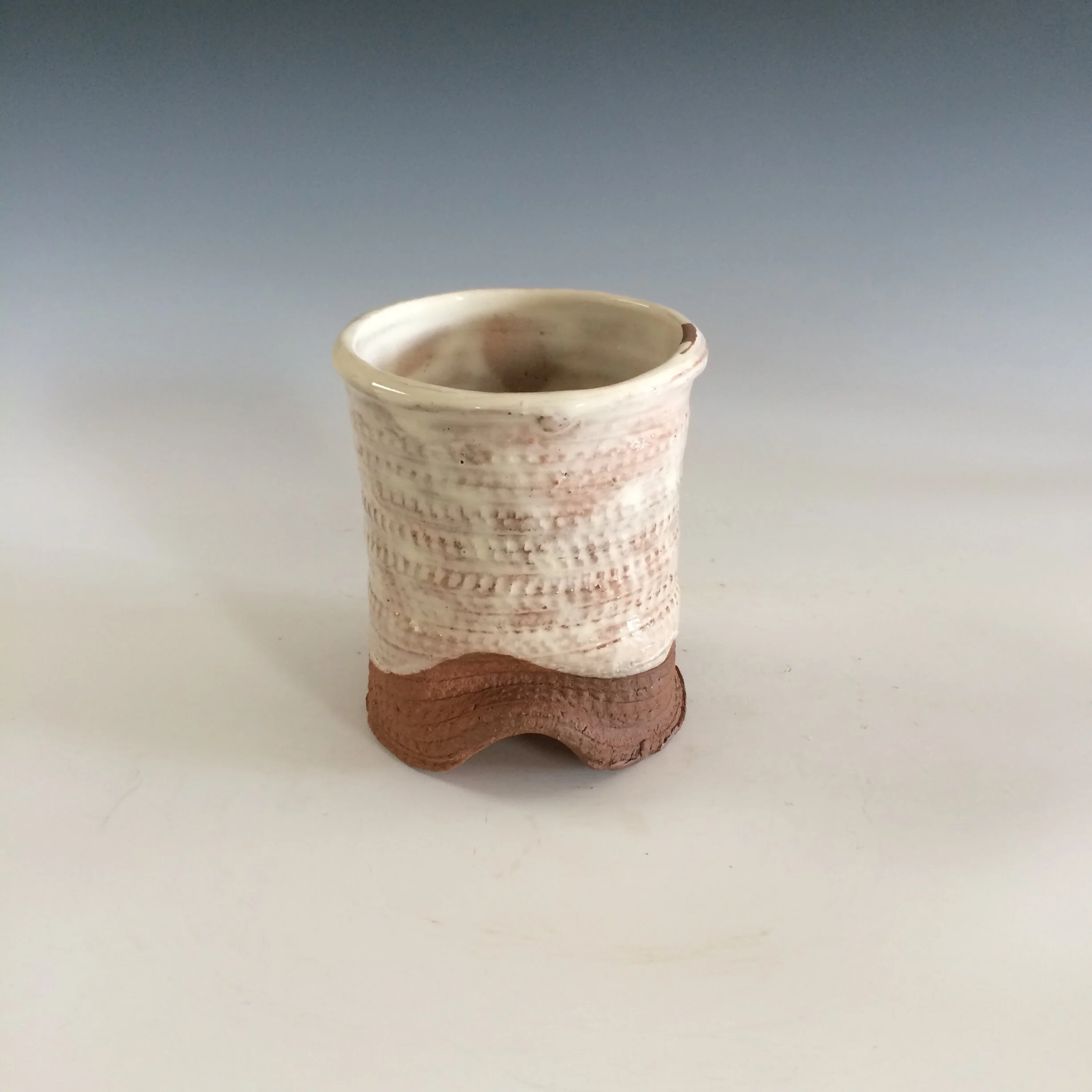 White utensil holder - dented base