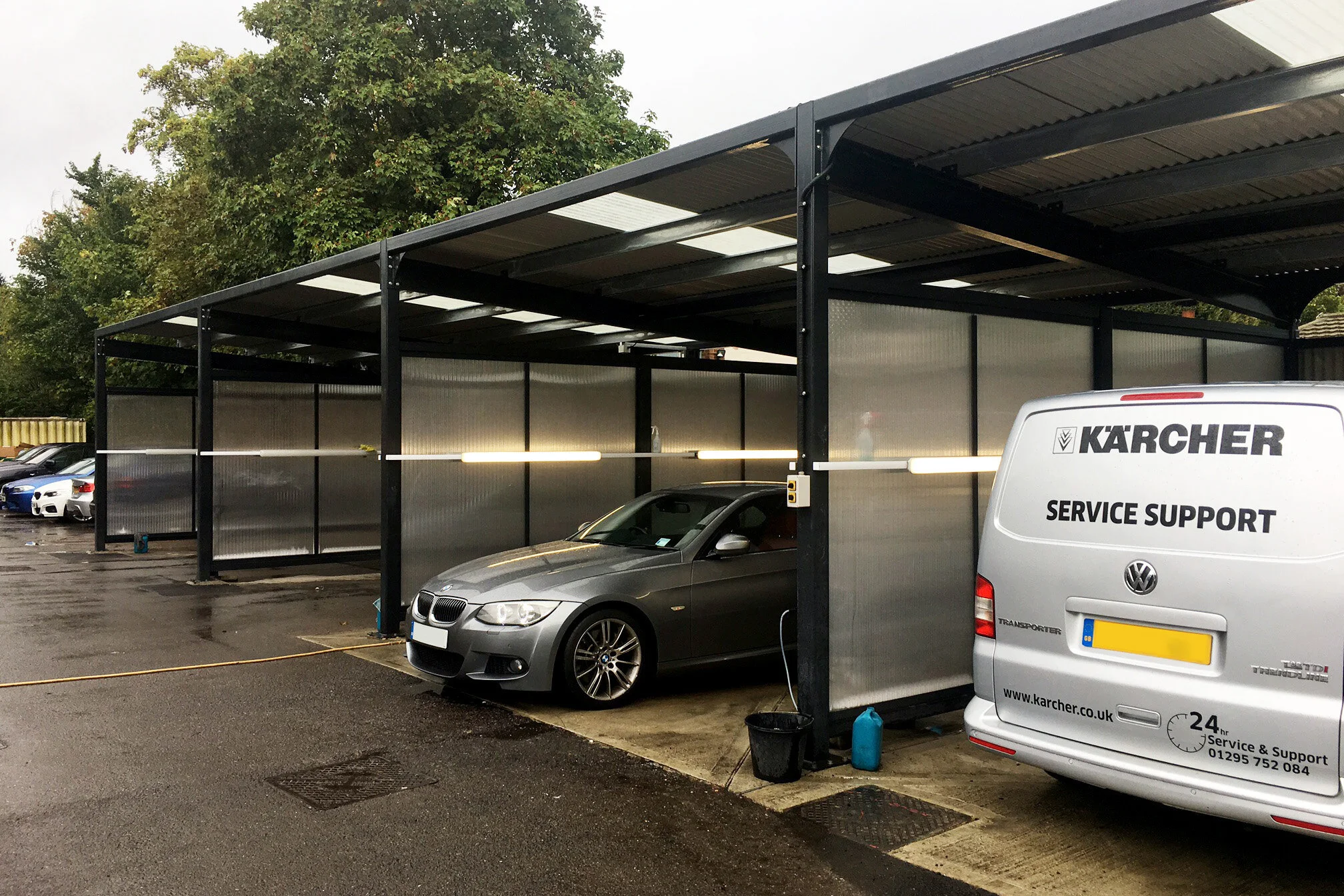 4 bay powder coated valeting enclosure with twin wall dividers.