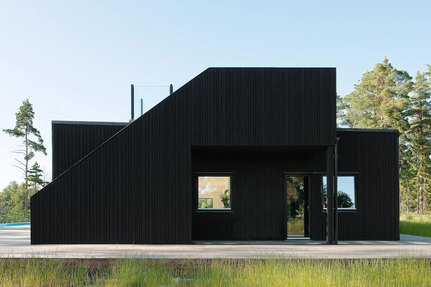 VILLA NEXT HOUSE