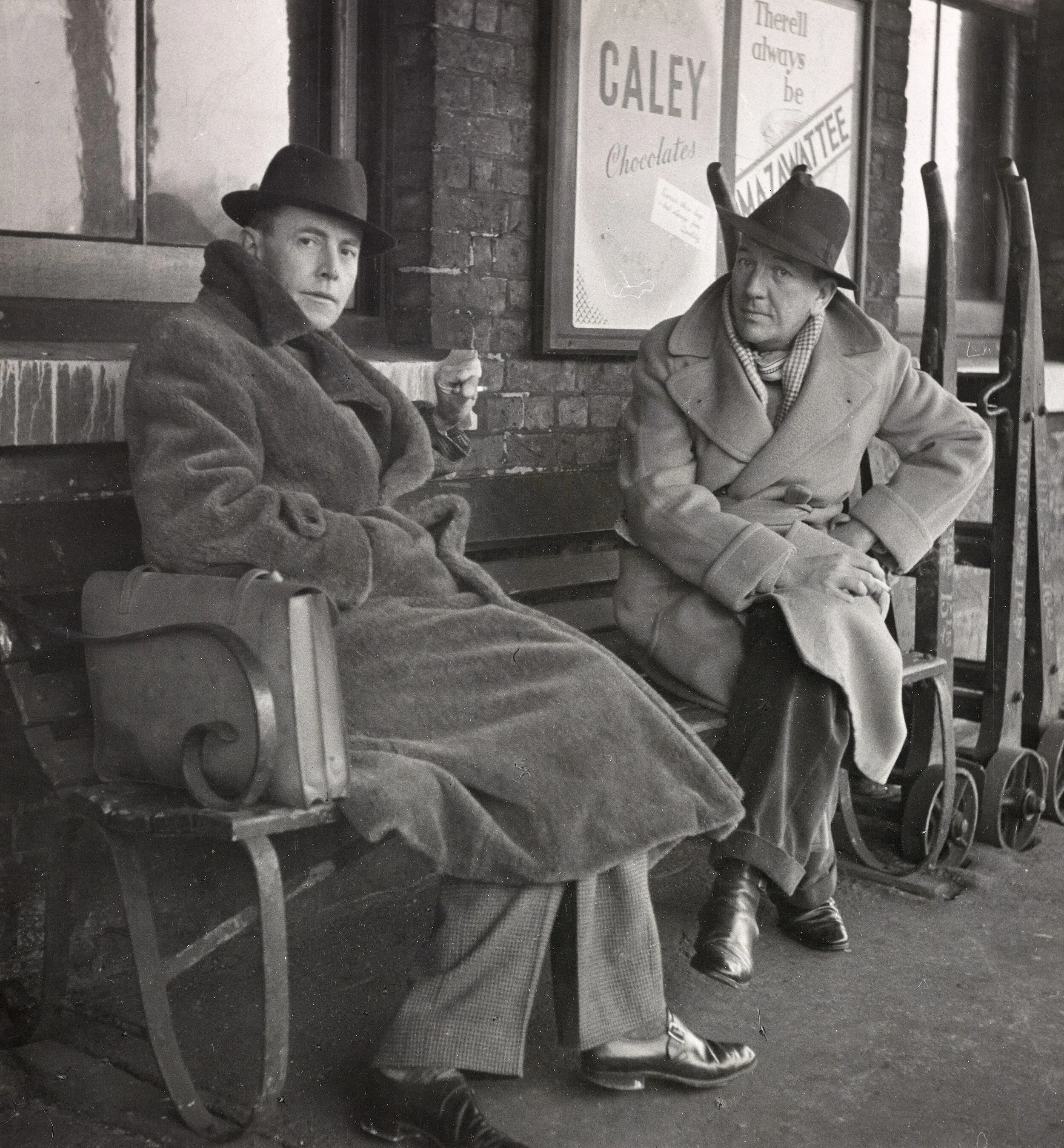 “What Could Be Duller Than That?” Noël Coward and the Bright Young