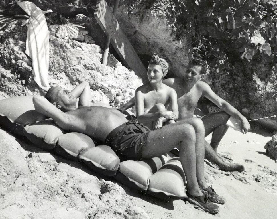 No&euml;l is our Bank Holiday mood 🖤 

📷 No&euml;l Coward, Joyce Carey and Graham Payn on the beach at Blue Harbour, 1951