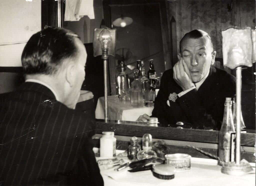 &quot;The theatre must be treated with respect. It is a house of strange enchantment, a temple of dreams.&quot; 

🎭 🎭 🎭 

📸 No&euml;l Coward in his dressing room, circa 1940.

.
.
.
.
.
.
.
.
.
.
#noelcoward #sirnoelcoward #playwright #westend #l