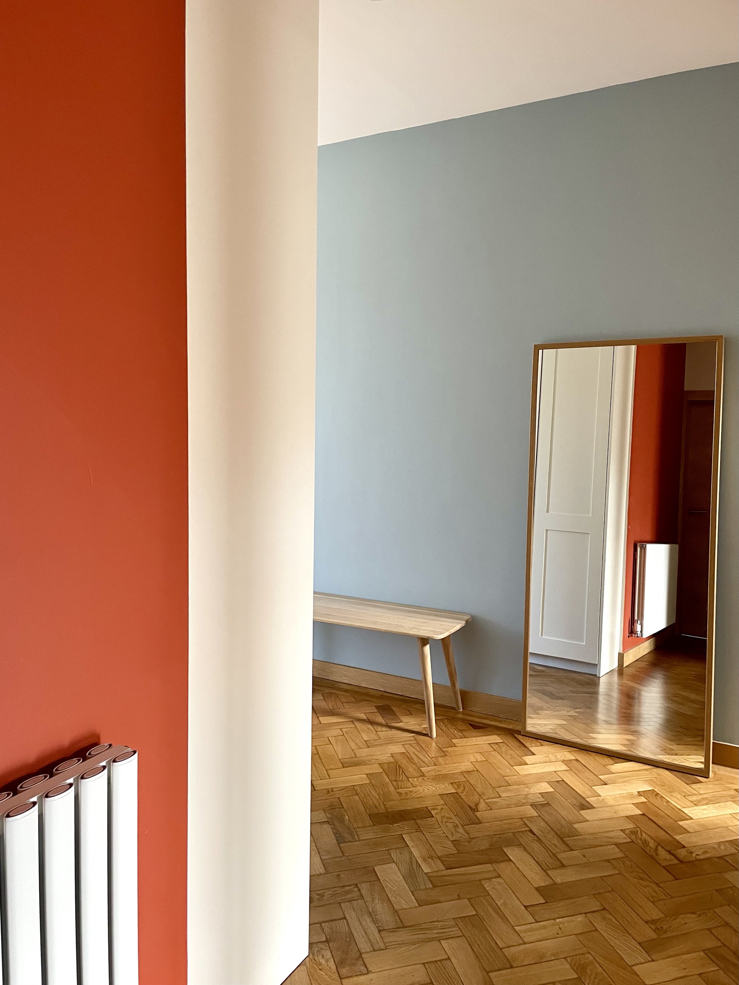Charlotte Bucciero-Interiors-terracotta-wall-hallway-colourblocking-parquet-floor-bench-mirror-reflection.jpg