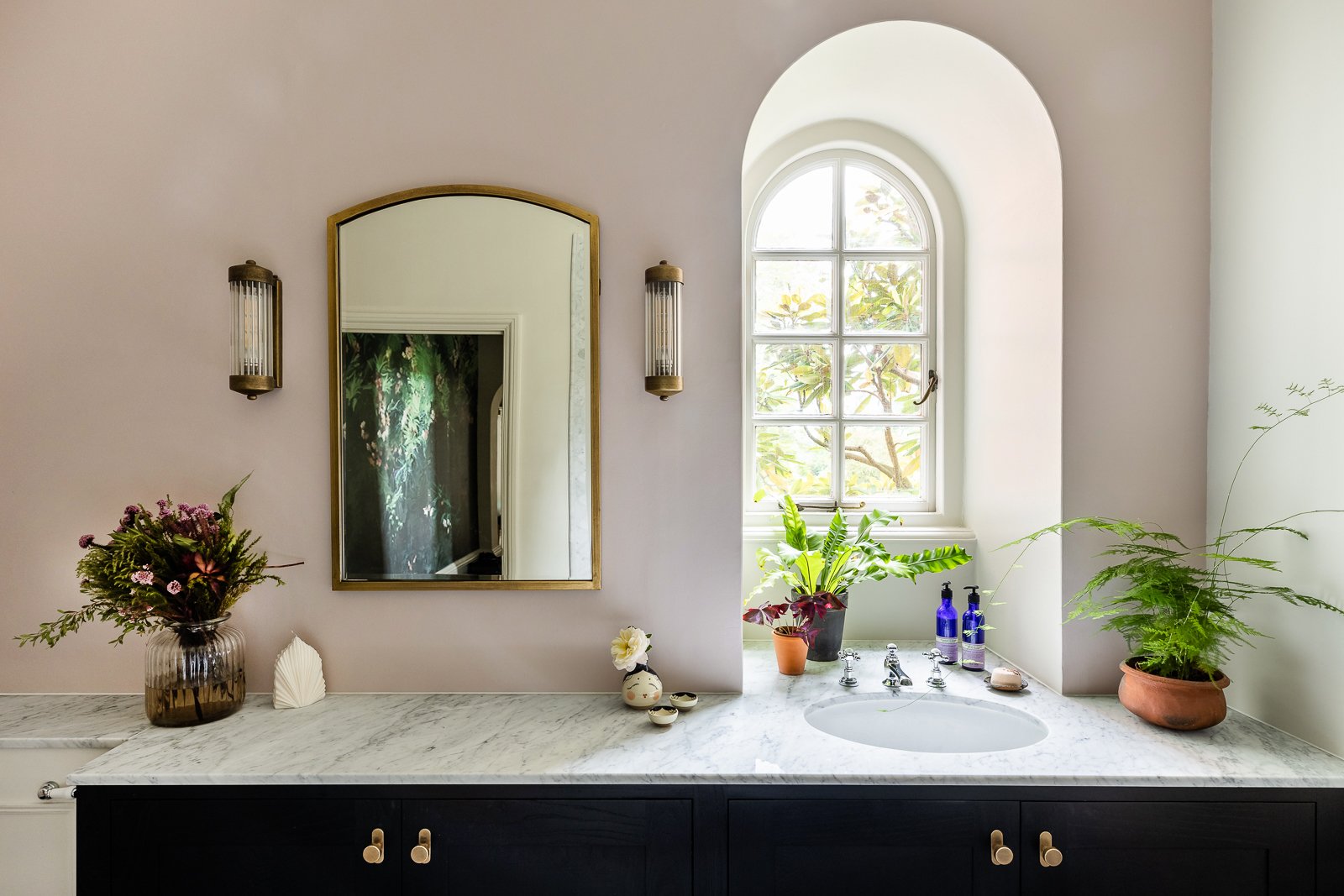 CharlotteBucciero-interiors-georgian-arch-window-bathroom-mirror-vanity-marble.jpg