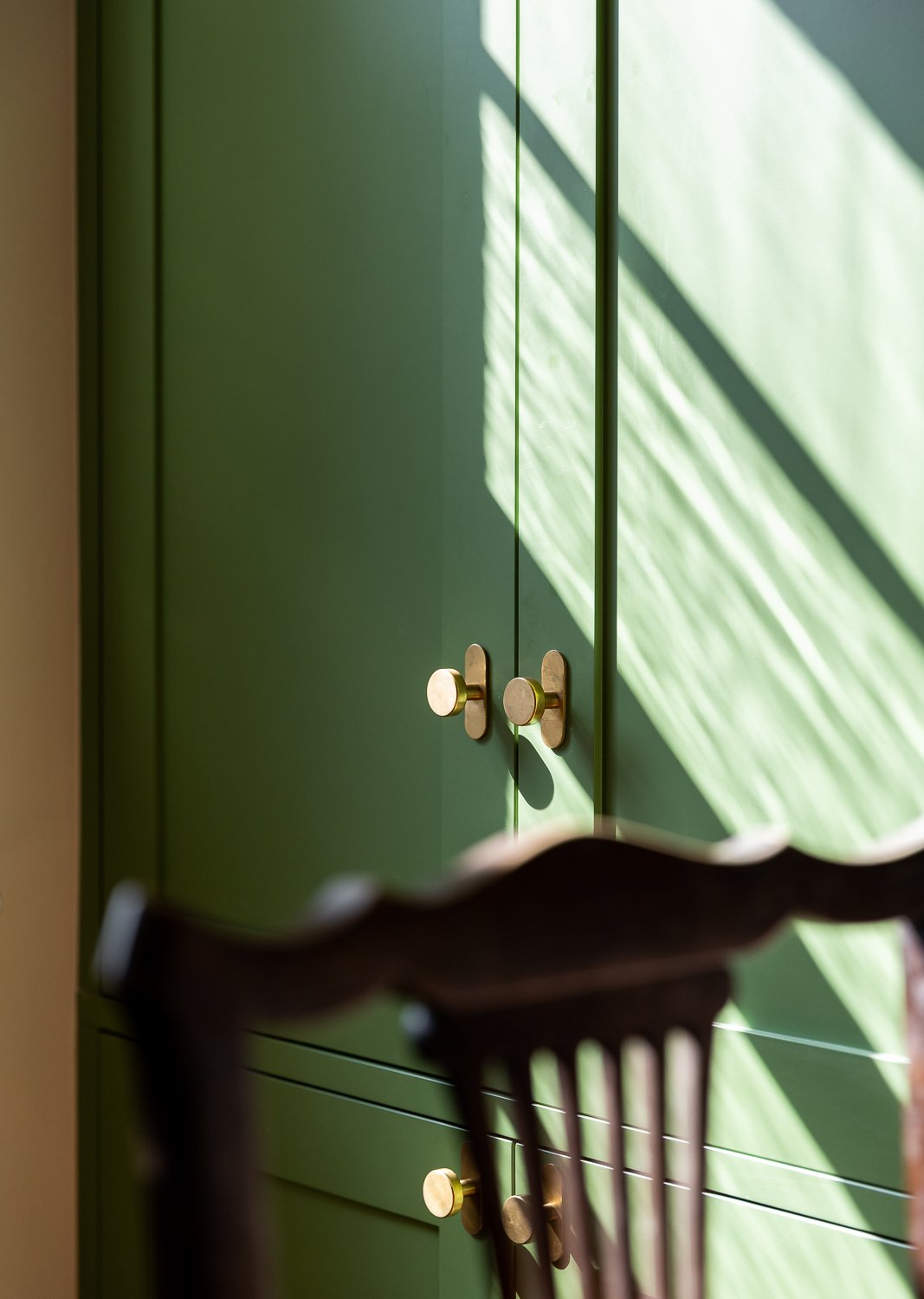 CharlotteBucciero-interiors-bespoke-cabinet-wardrobe-green-brass-handle.jpg