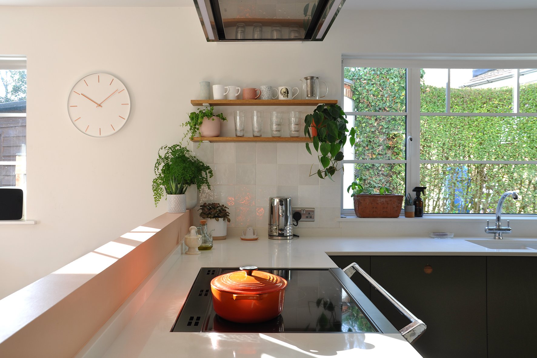 CharlotteBucciero-Interiors-modern-kitchen-cabinet-design-white-worktop.jpg
