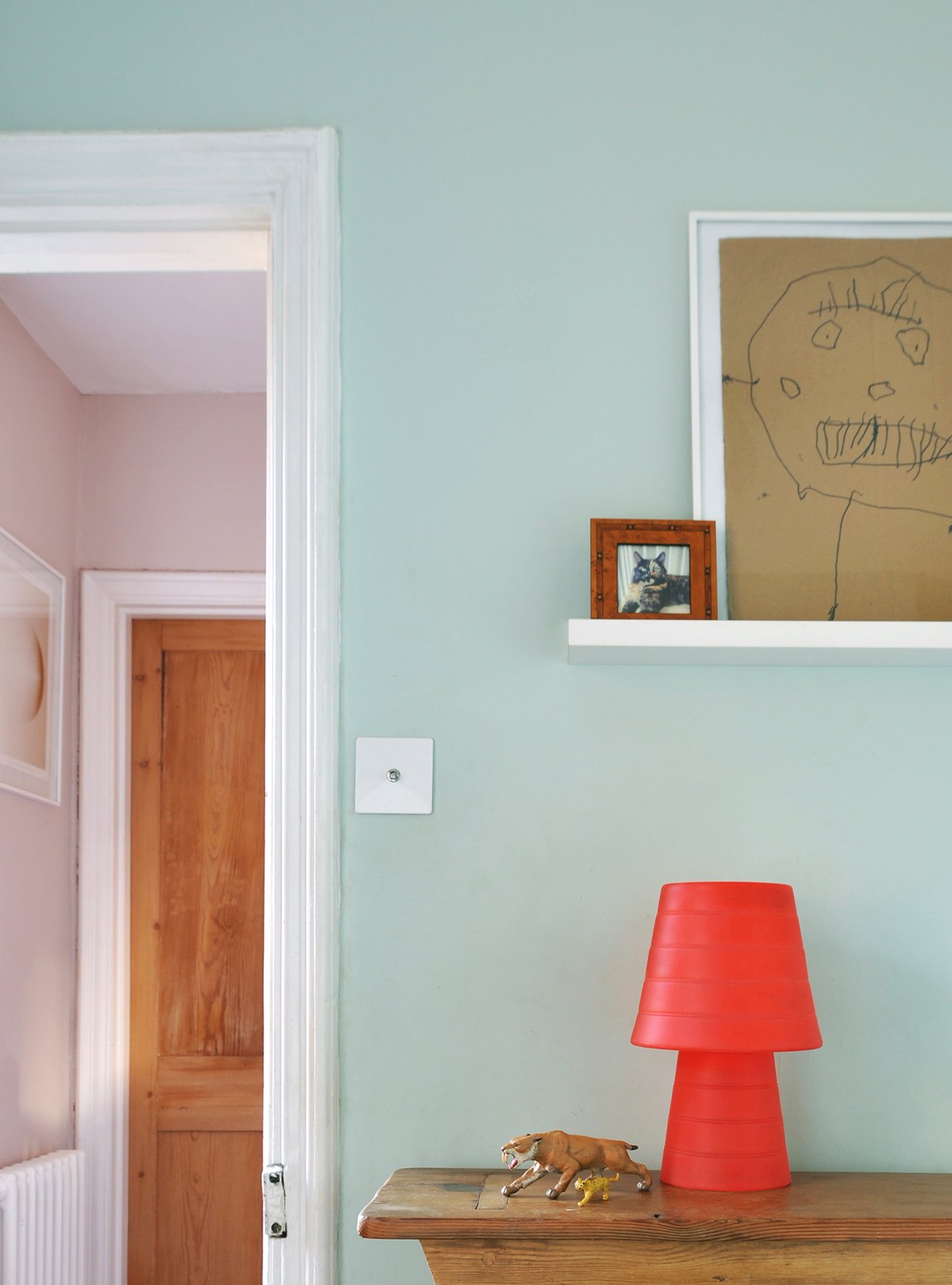 CharlotteBucciero-Interiors-toddler-art-bedroom-babyblue-pink-desklight.jpg