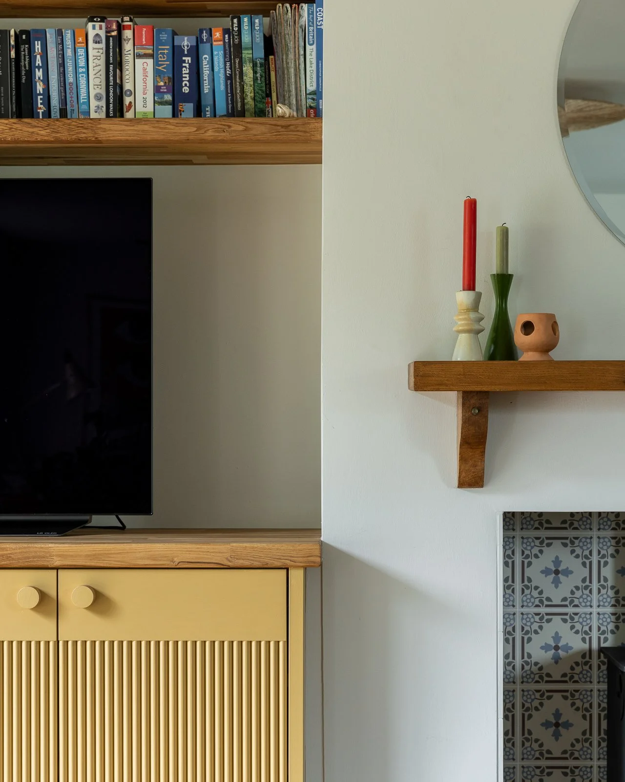 tvunit-shelving-fireplace-tiles-charlotte-bucciero-interiors.jpg