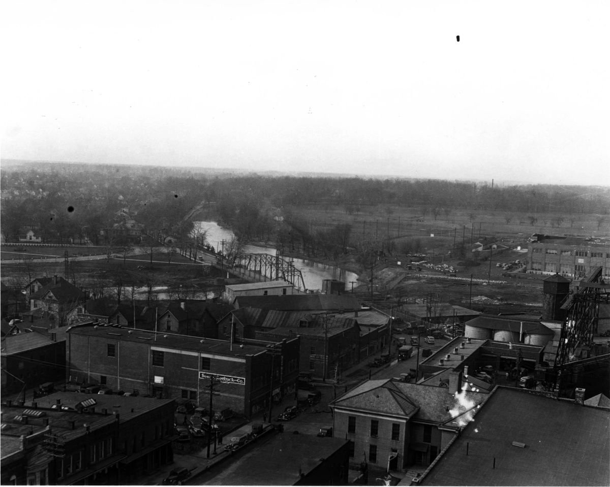 Muncie_historicalaerial.jpg