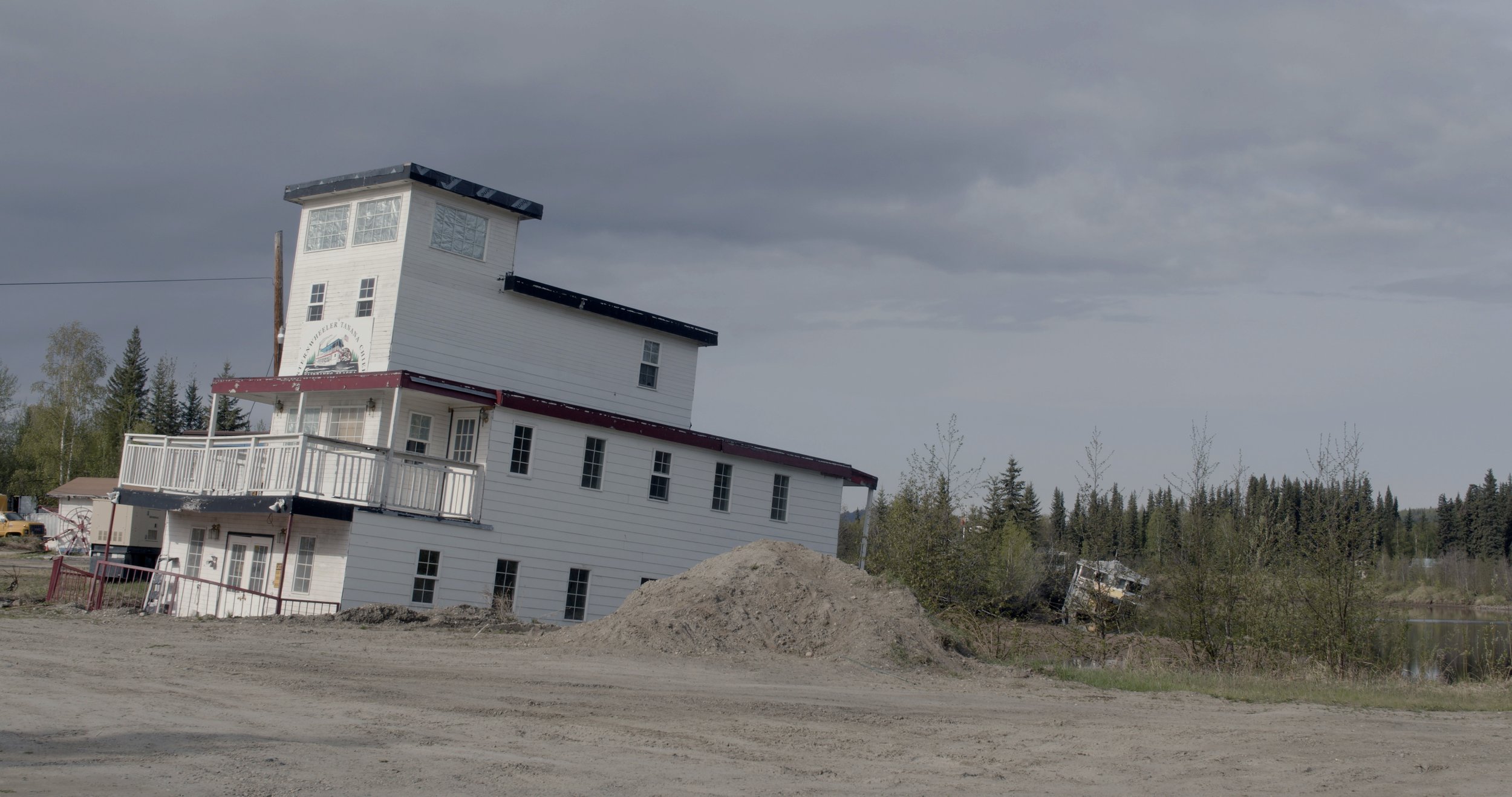 2.houses.00_10_24_10.Still001.jpg