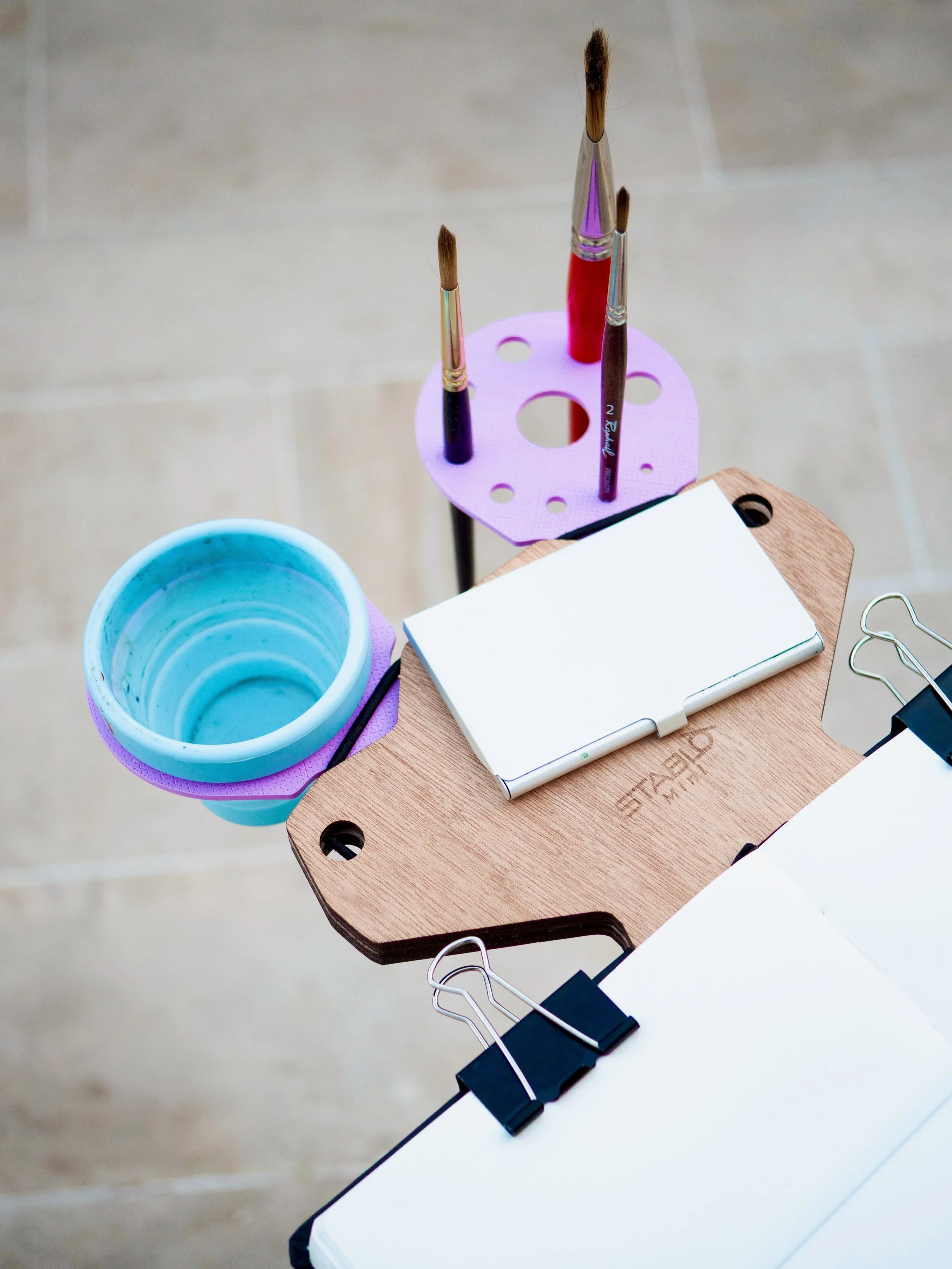 💜 Do you like this new mauve color?
It&rsquo;s one of the 4 new colors that you can choose from for cup and brushes holders, on top of the black one, and the wooden version of course! 

Vous aimez cette nouvelle couleur mauve?
C&rsquo;est l&rsquo;un