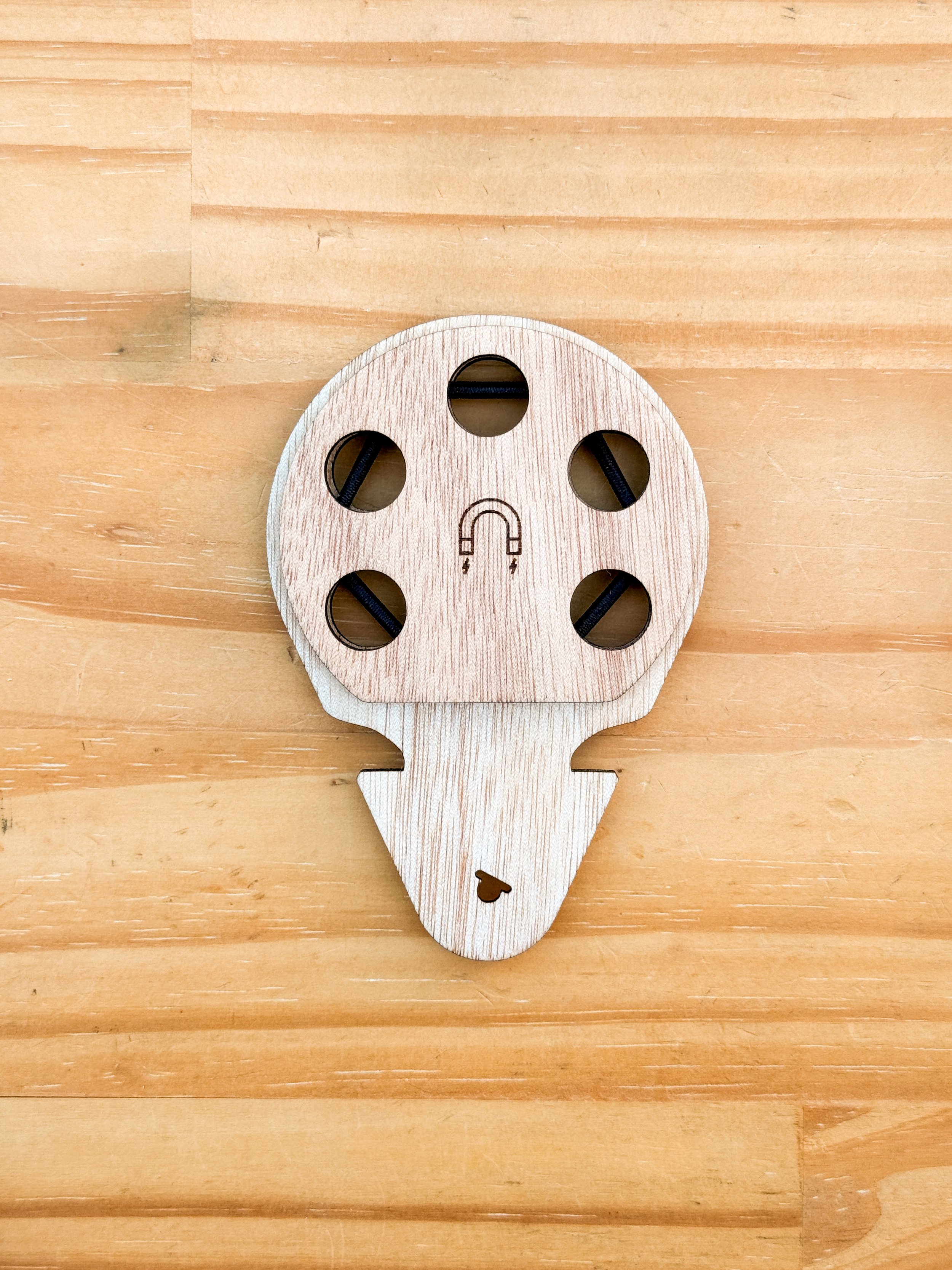 Portaepinceles y prolongador magnético.