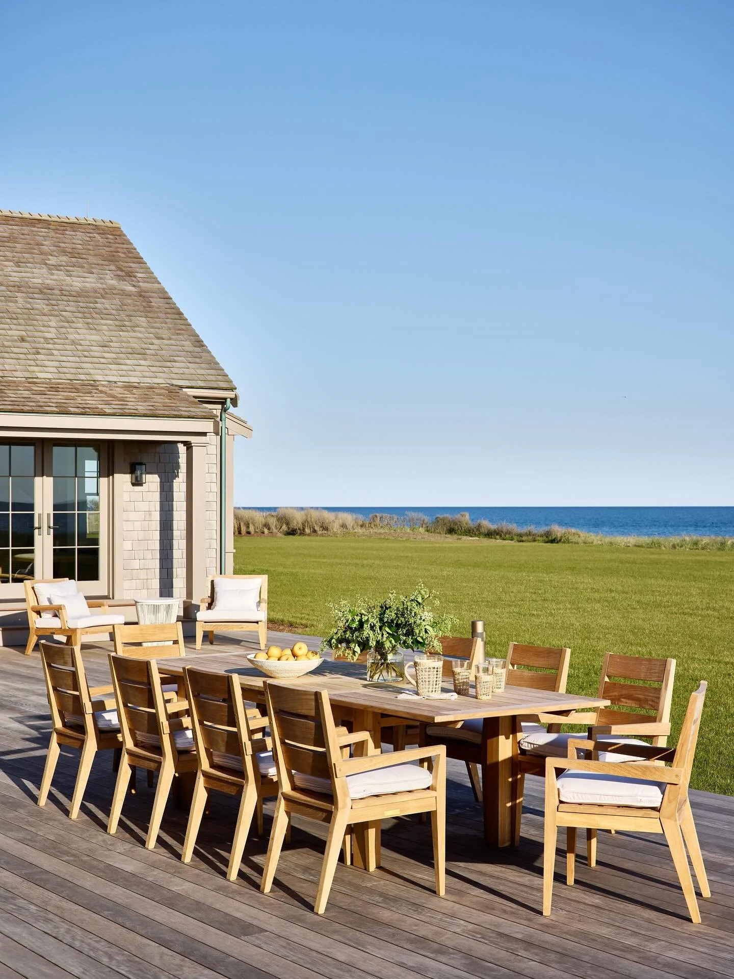 Peak summer days call for the perfect place to entertain. Thoughtful material and palette selection make this space feel like a natural extension of the home. 

Photo @readmckendree