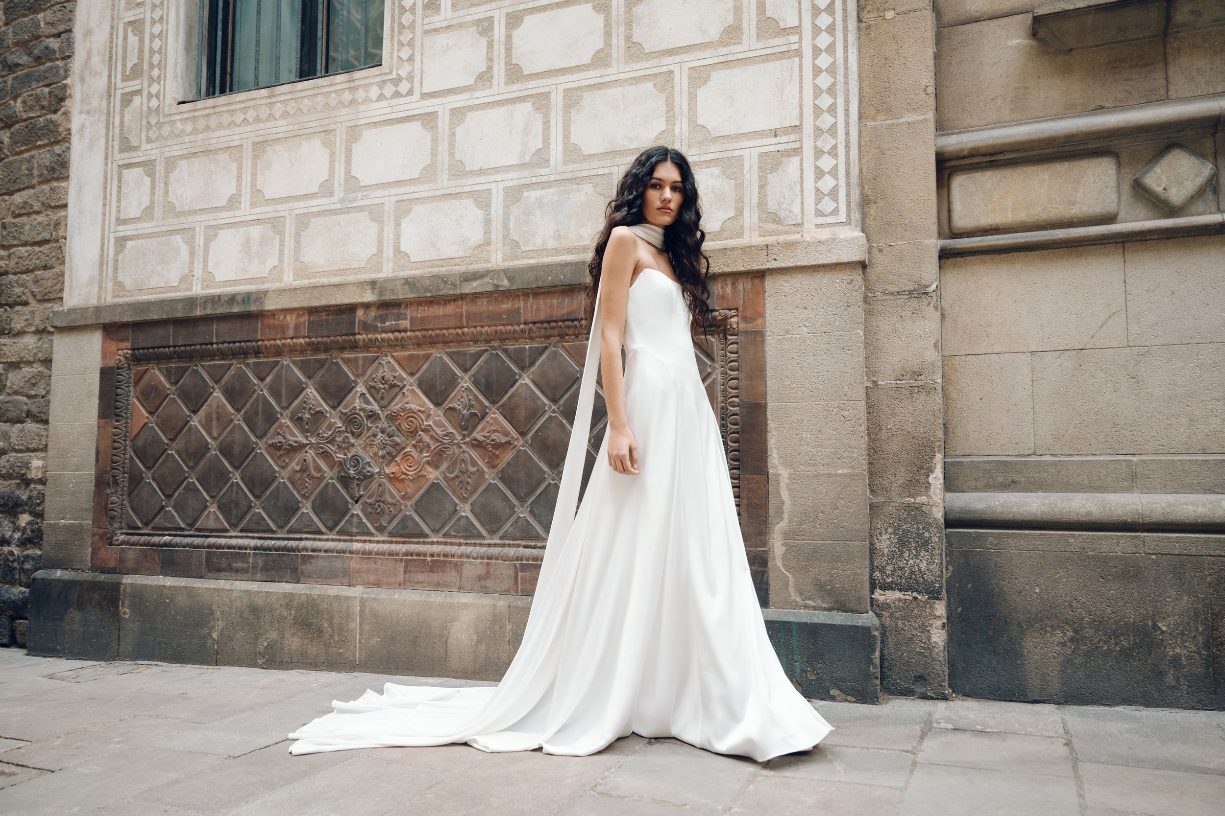 The Art of Less: A Guide to Minimalist Wedding Dresses for Modern Brides