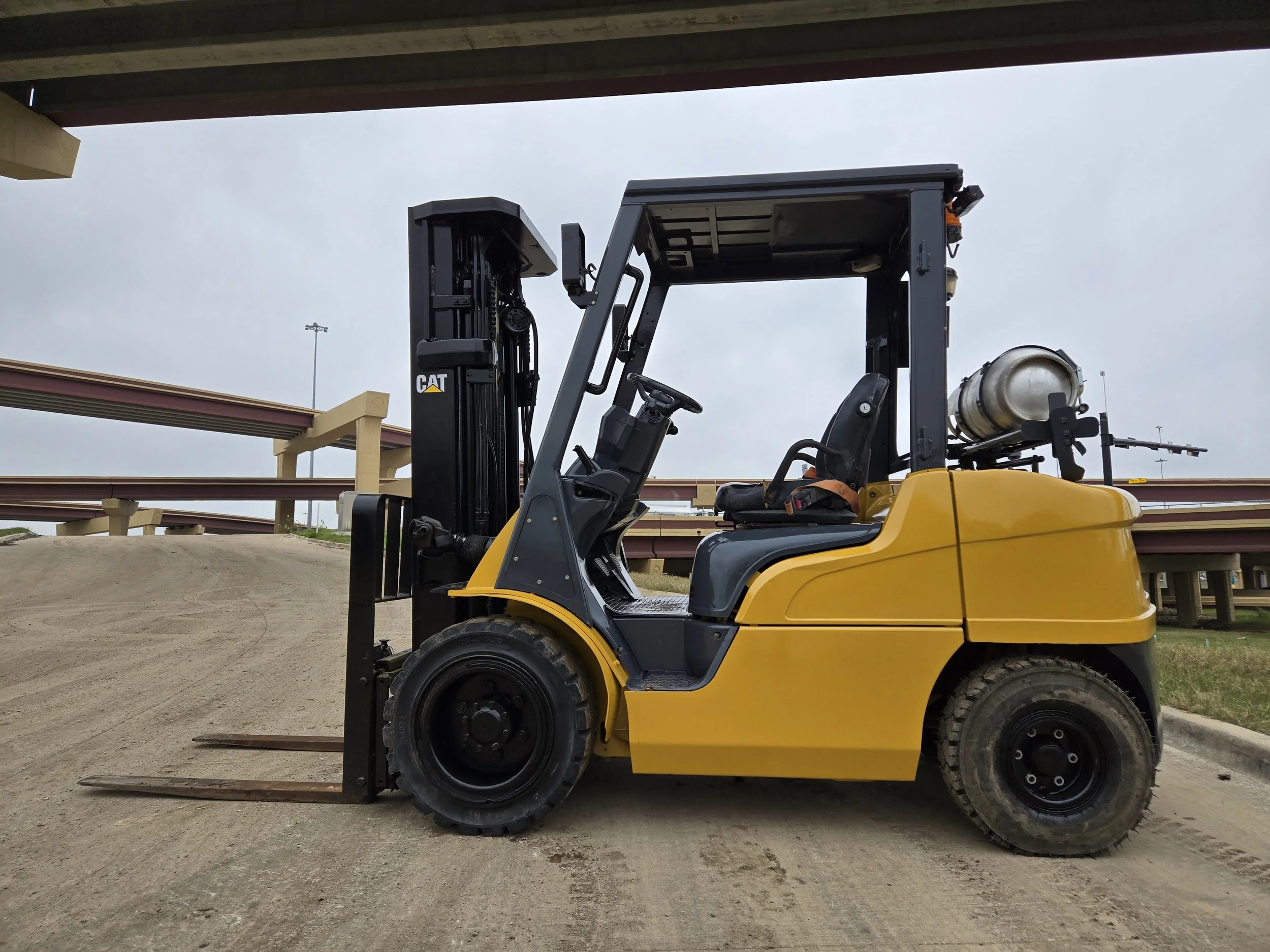 Cat 2P6000 (1).jpg