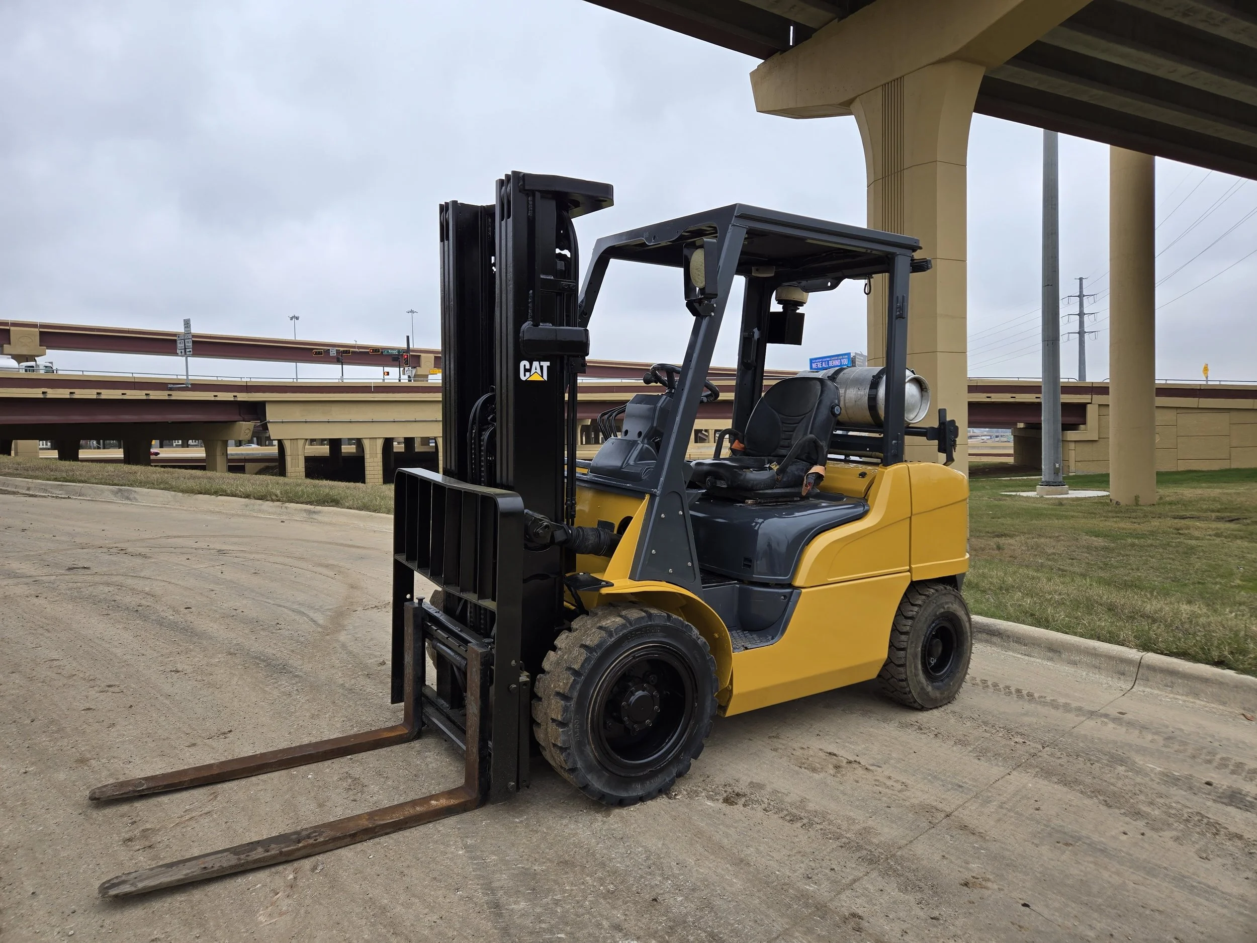 Cat 2P6000 (2).jpg