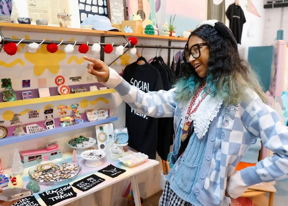 12/12/2024: Looking for a Las Vegas gift idea? These entrepreneurs have some suggestions - Kumei Norwood, 16, an entrepreneur and owner of Tofu Tees, an apparel and gift shop in Fergusons Downtown, speaks as she leads a tour of her Las Vegas store…
