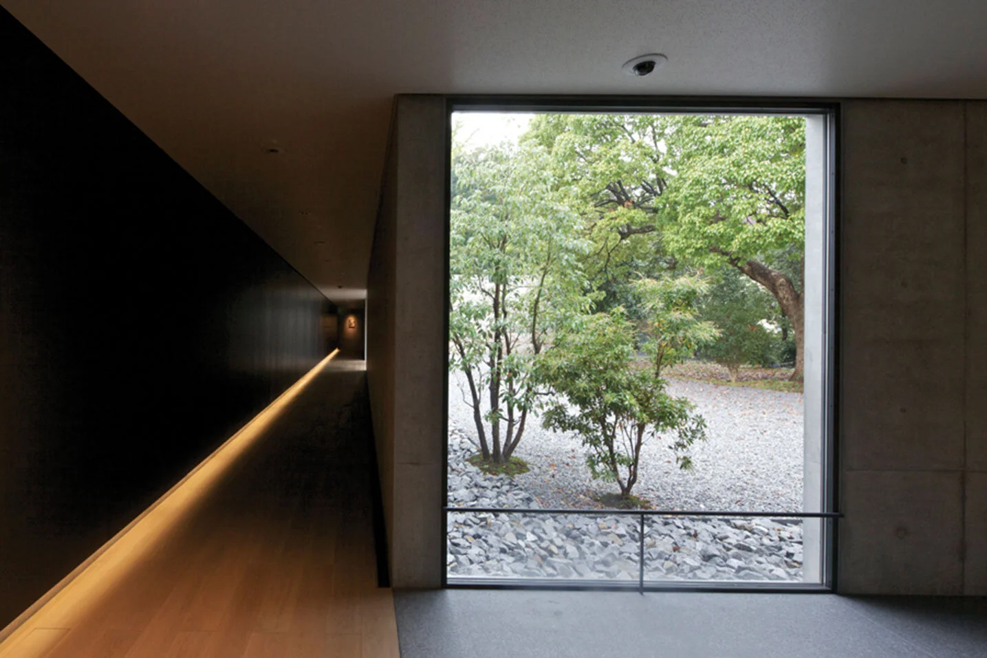 02-d-t-suzuki-museum-photoshop-optimized.jpg