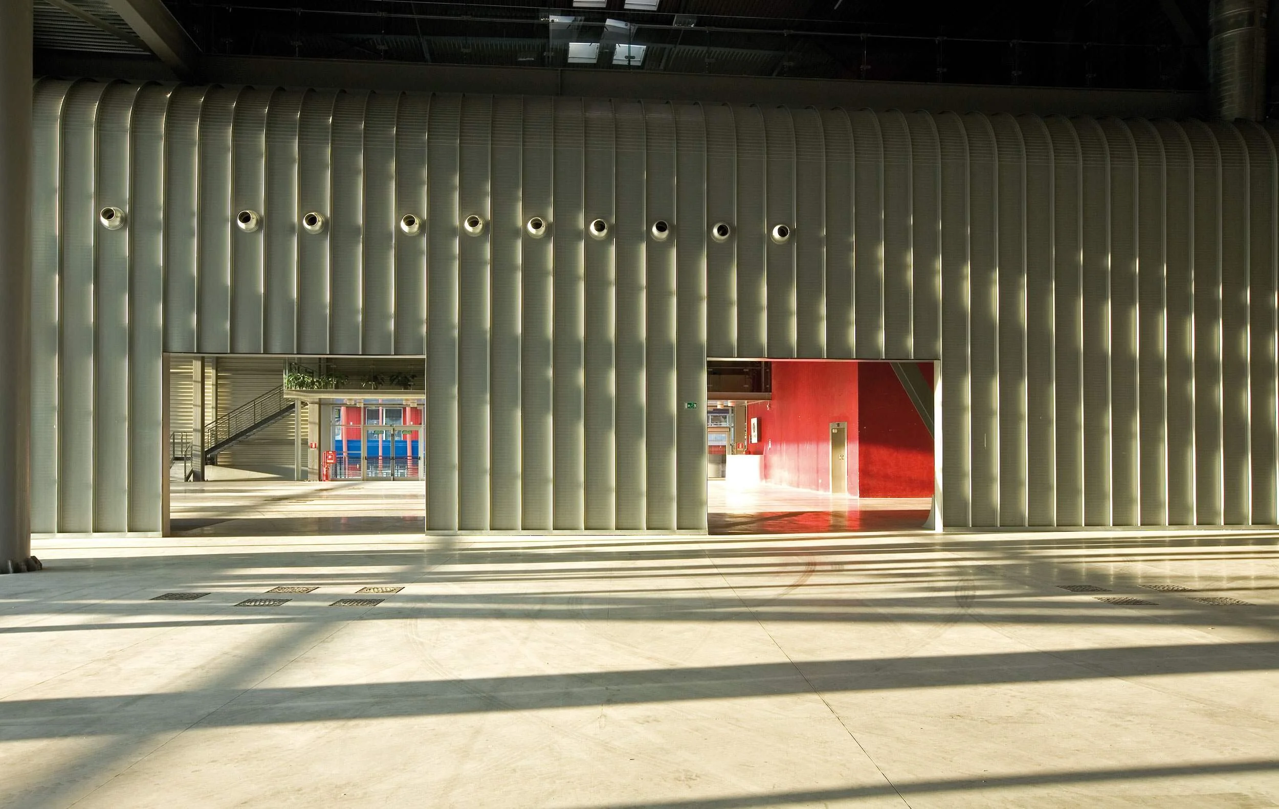 03-trade-fair-center-in-la-spezia-squoosh-photoshop-optimized.jpg