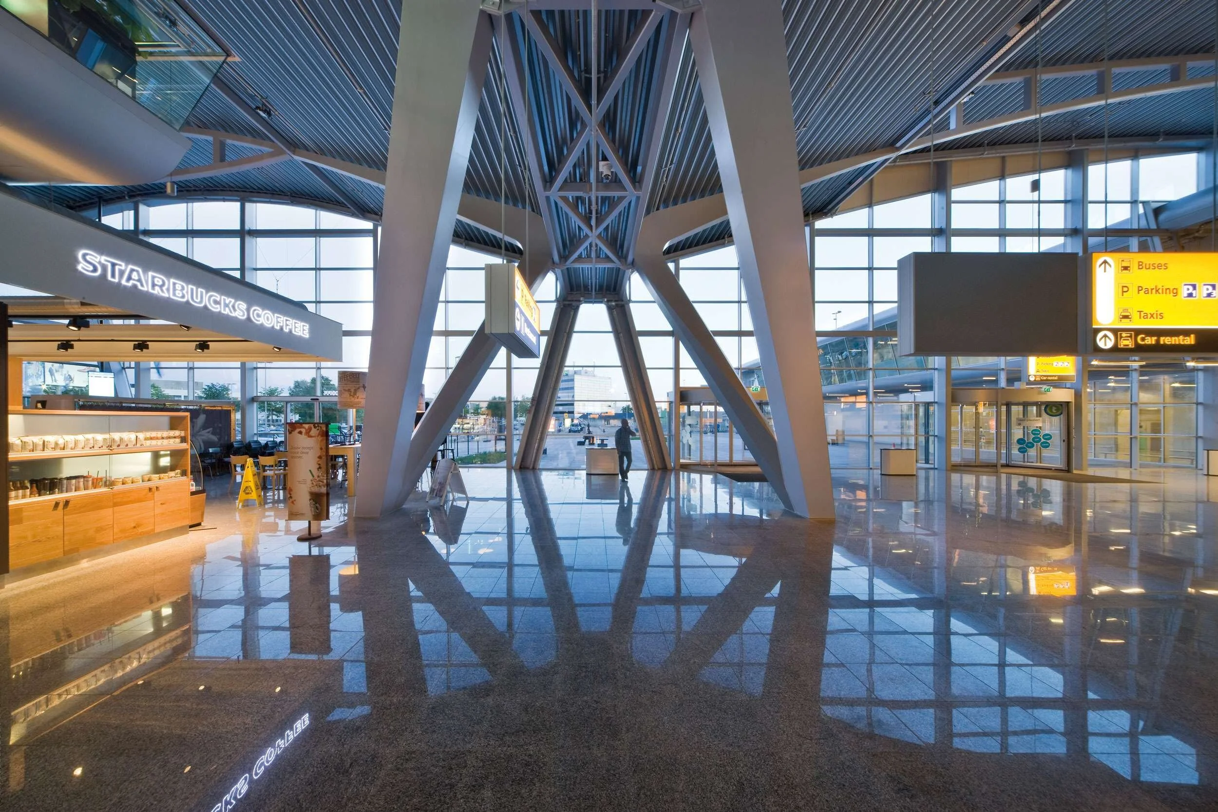 02-eindhoven-airport-extension-and-hotel-squoosh-photoshop-optimized.jpg