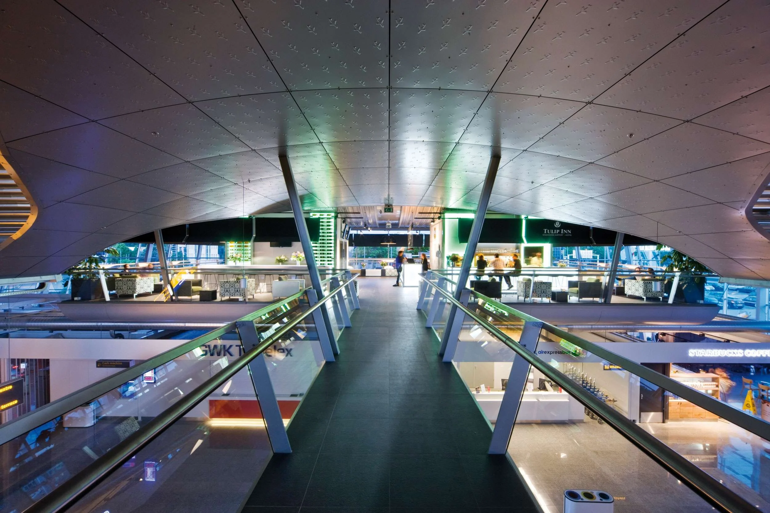 03-eindhoven-airport-extension-and-hotel-squoosh-photoshop-optimized.jpg