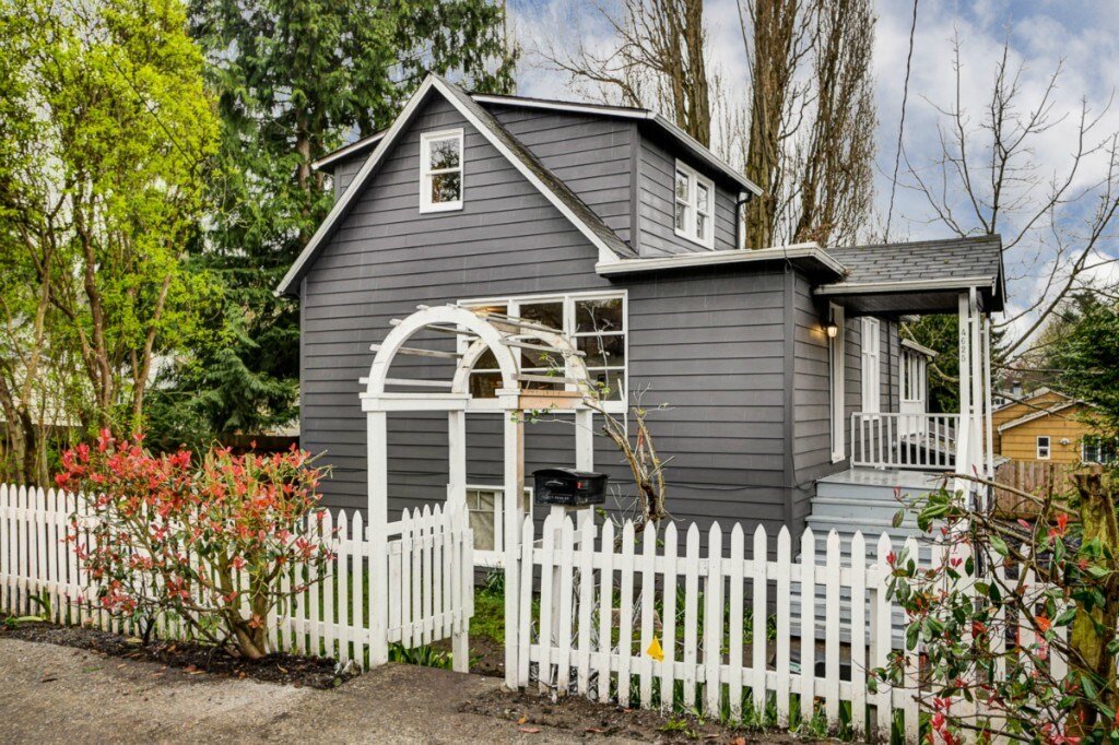 4625 S Mead St, Seattle&lt;strong&gt;Sold for $389,000, Represented Buyer&lt;/strong&gt;
