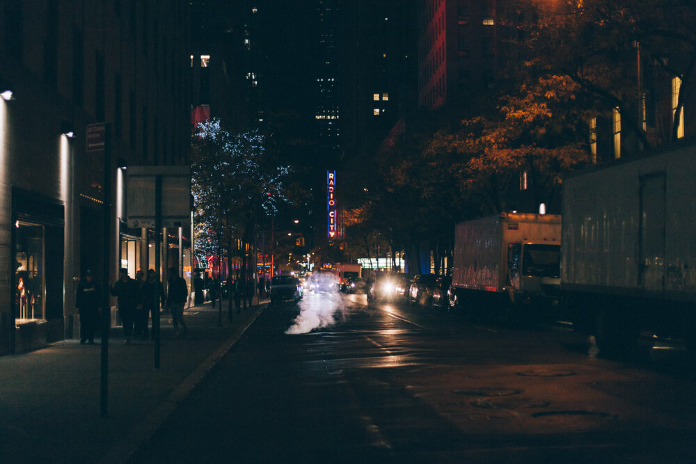  I walked back home and New York fell silent. 