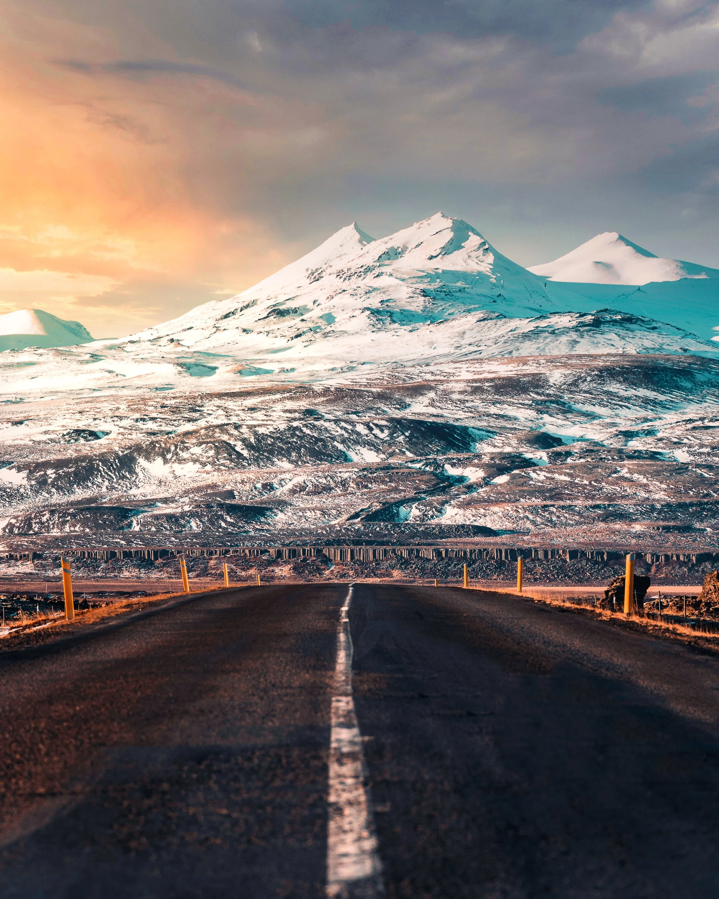 Winter is on the way.

The days are getting shorter, the mountains will soon turn white, waterfalls will begin to freeze, and Iceland will transform into a completely different world.

Snow, ice caves, frozen landscapes and long dark nights beneath t
