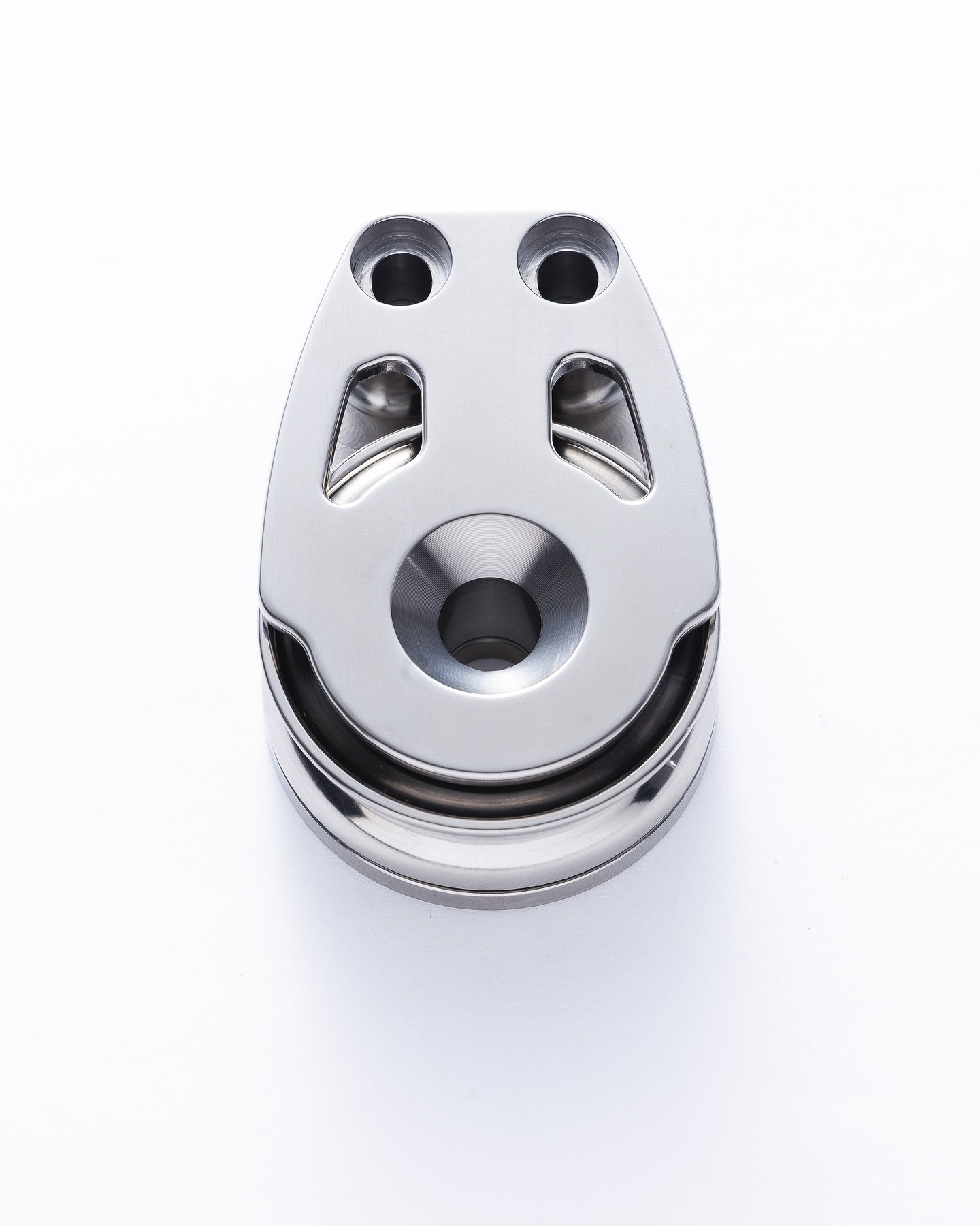 One-off deflector block custom made for a TP52 client by Winmar Racing based on our specs and utilizing 3D scans from @wyspa.tech of the pre-existing mounts.