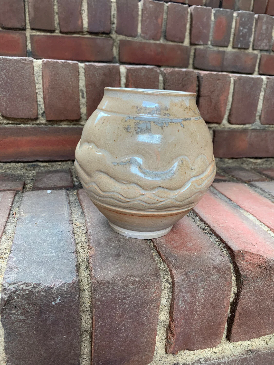  Medium Luster Mountain Vase