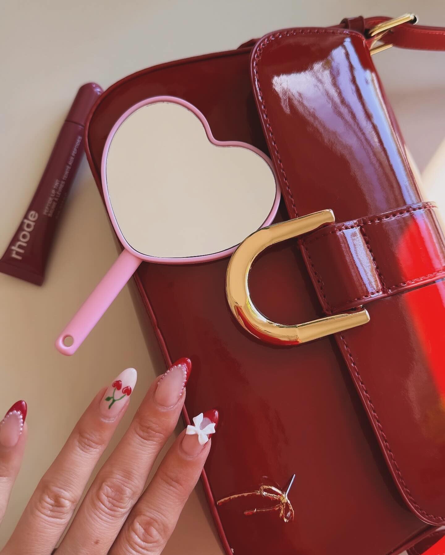 Happy Valentines 💌🪞💐
Today is about celebrating love in every form as much as it is about romantic love 💘 💋 

Nails by Ana L. @manicure_anny27 

#nailsalon #miaminails #nailsmiami #nailart 
#bestnailsmiami #valentines #valentinesnails #valentine