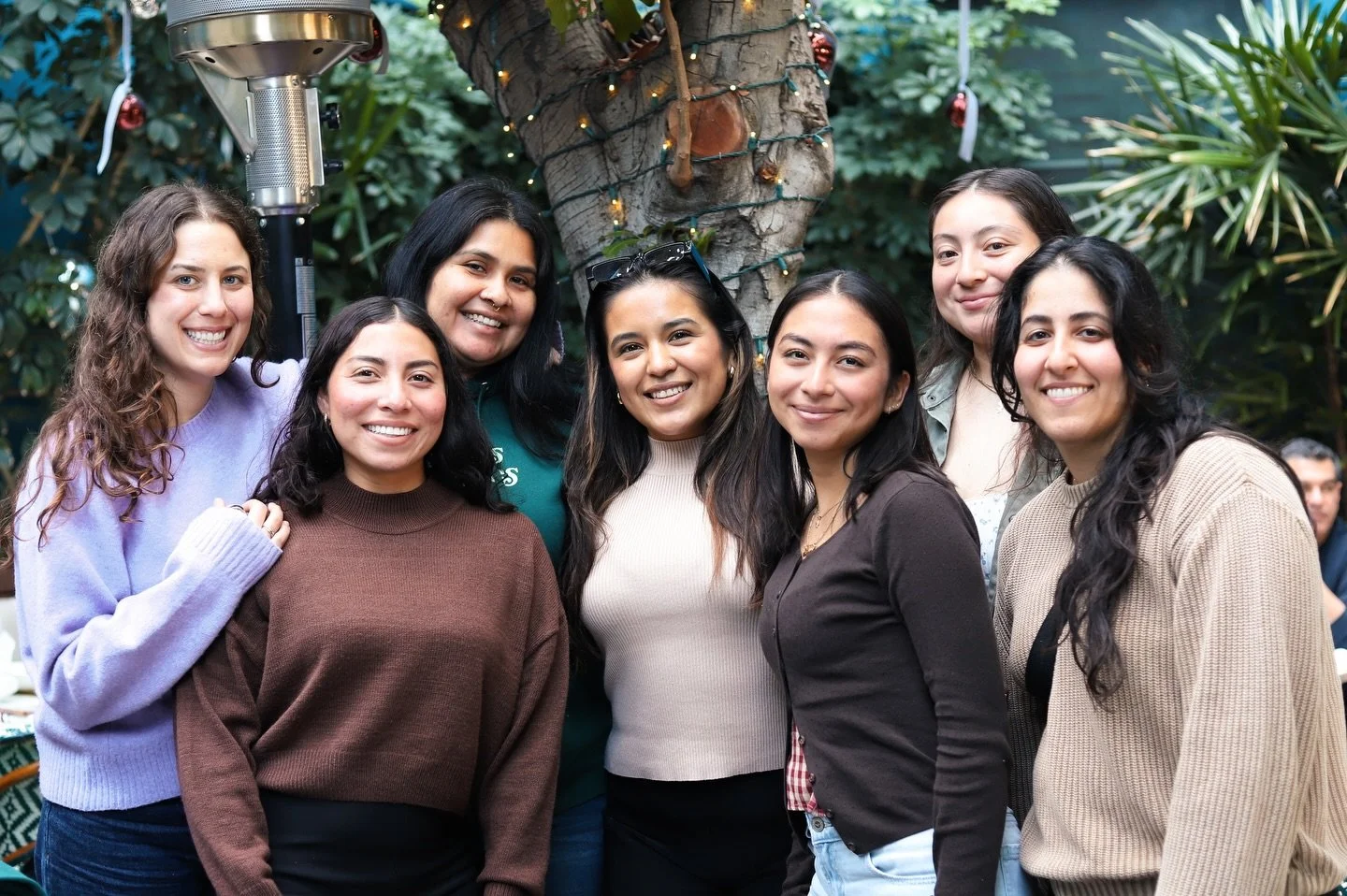 Happy Holidays from the ladies behind Chicas Verdes! Feeling very grateful for all of the communities who welcomed us with open arms in 2025 💚💚💚

&iexcl;Felices fiestas de parte de las chicas de Chicas Verdes! Nos sentimos muy agradecidas con toda