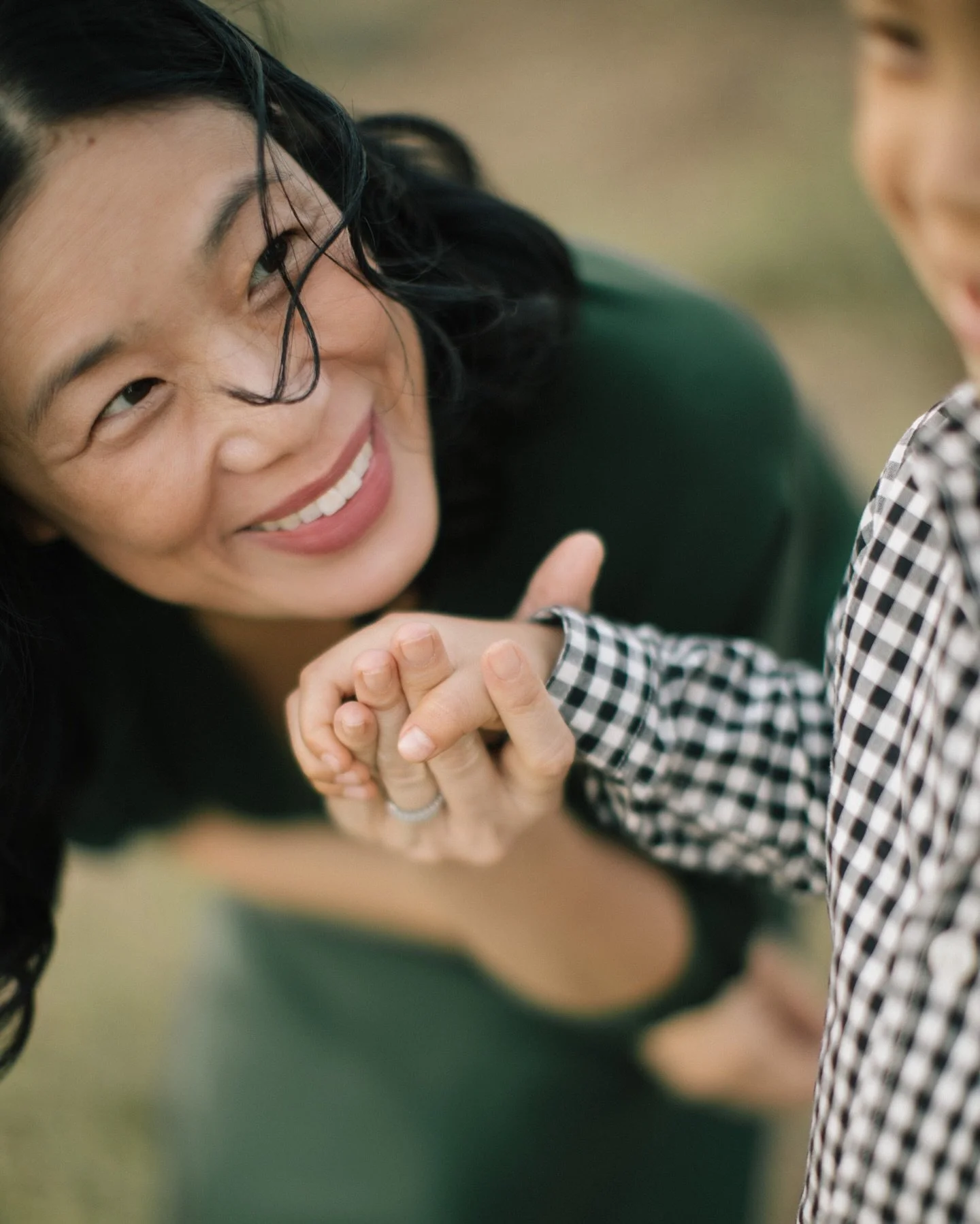 Subtle differences between 1 &amp; 2, which of them would you select to frame with the 3rd slide? Poll below!

#losangelesfamilyphotographer 
#losangelesfamilyphotography