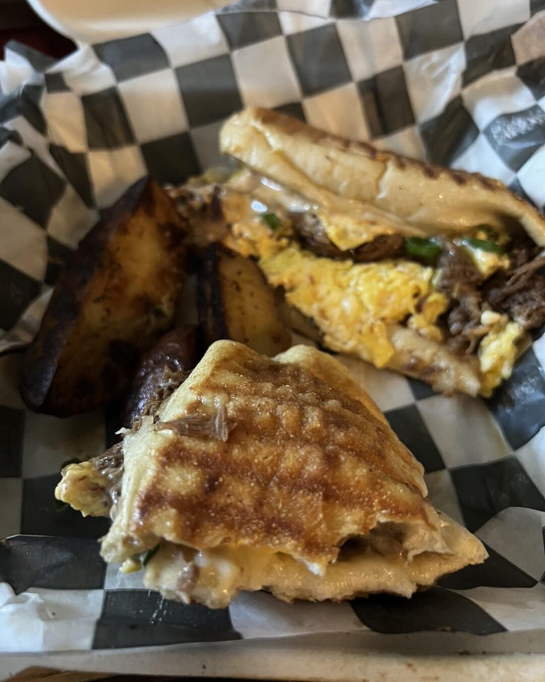 Smelled so good had to start eating before remembering to take the picture. Alvin&rsquo;s Eats serving up breakfast sandwiches that are so good and will definitely hold you till lunch. 
.
.
.
#dancingbearinn #Damascus #damascusva #visitdamascusva #da
