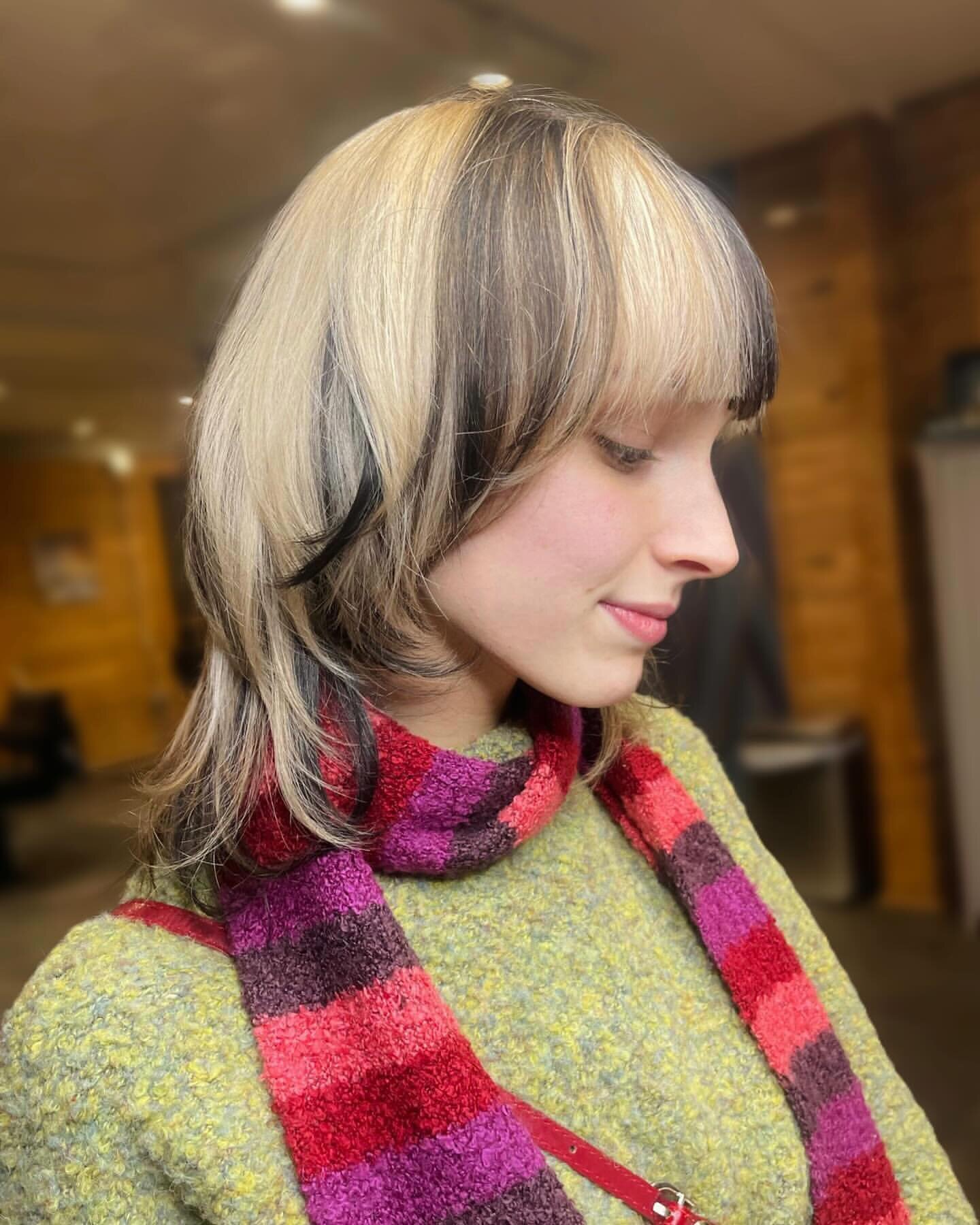Chunky highlight fantasy 🤩🖤🤍🖤

This was SUCH a fun project by our apprentice @emjoyhair !!! We color-blocked the bangs and alternated thick highlights and lowlights around the whole head! it is so special to help clients reach their epic hair goa