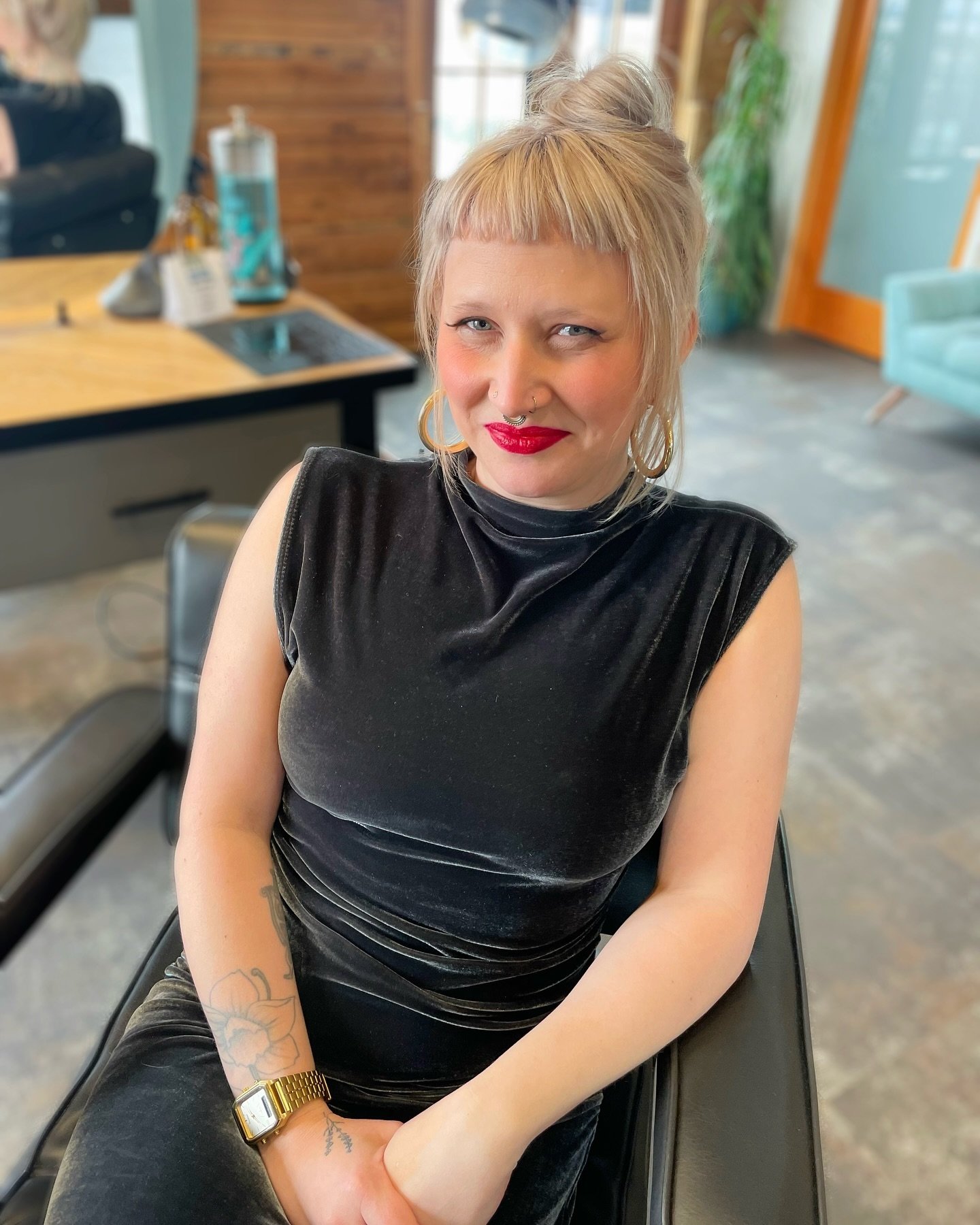 🚨 NEW STYLIST ALERT!!!🚨 

Meet the amazing, Wren! She began with us as an extern, and it was a perfect fit! We can&rsquo;t wait for you guys to meet her!

Wren is a history nerd, mother of teens tiny dog/Bravo fanatic with a passion for real good c