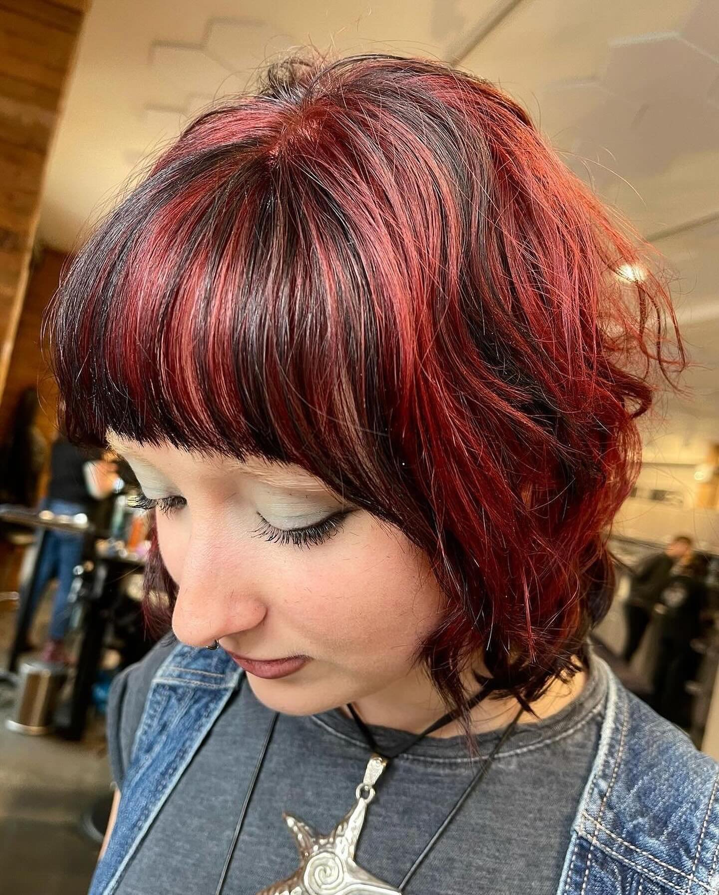 ✔️ vivid color
✔️ feathered tips
✔️ raccoon tail 

Check out this epic transformation done by our amazing @celticbleedingcosmetology !!!

#raccoontail #honeyhair #honeybellingham #honeysalon #bellinghamhair #bellinghamhairstylist #davinessalon #hairs