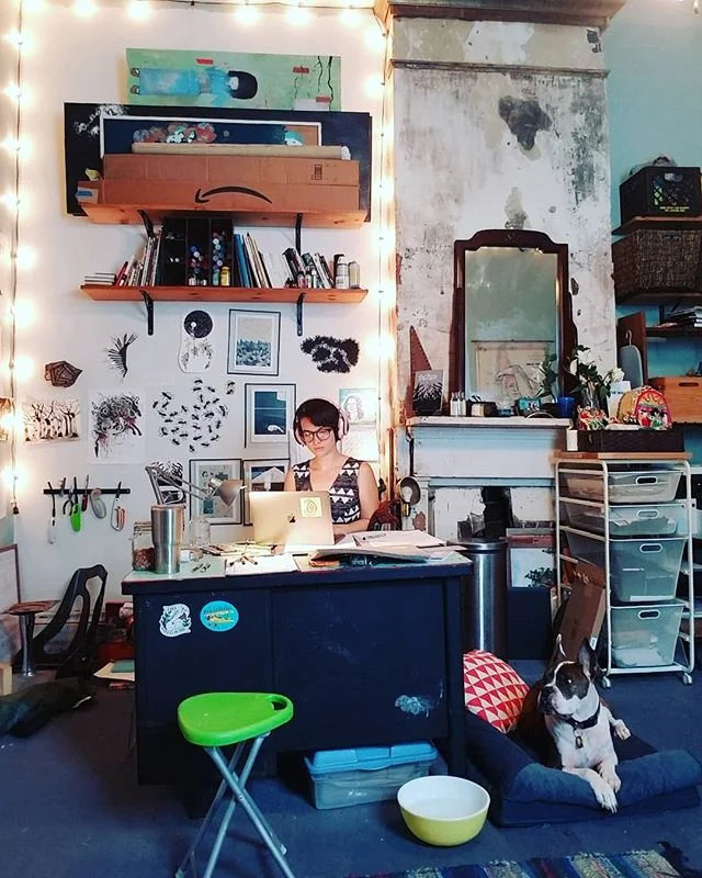 Here at @aquariumgallery wondering who my next studio mate will be!🤔😘 #studio #studiodog #illustration #studiomate