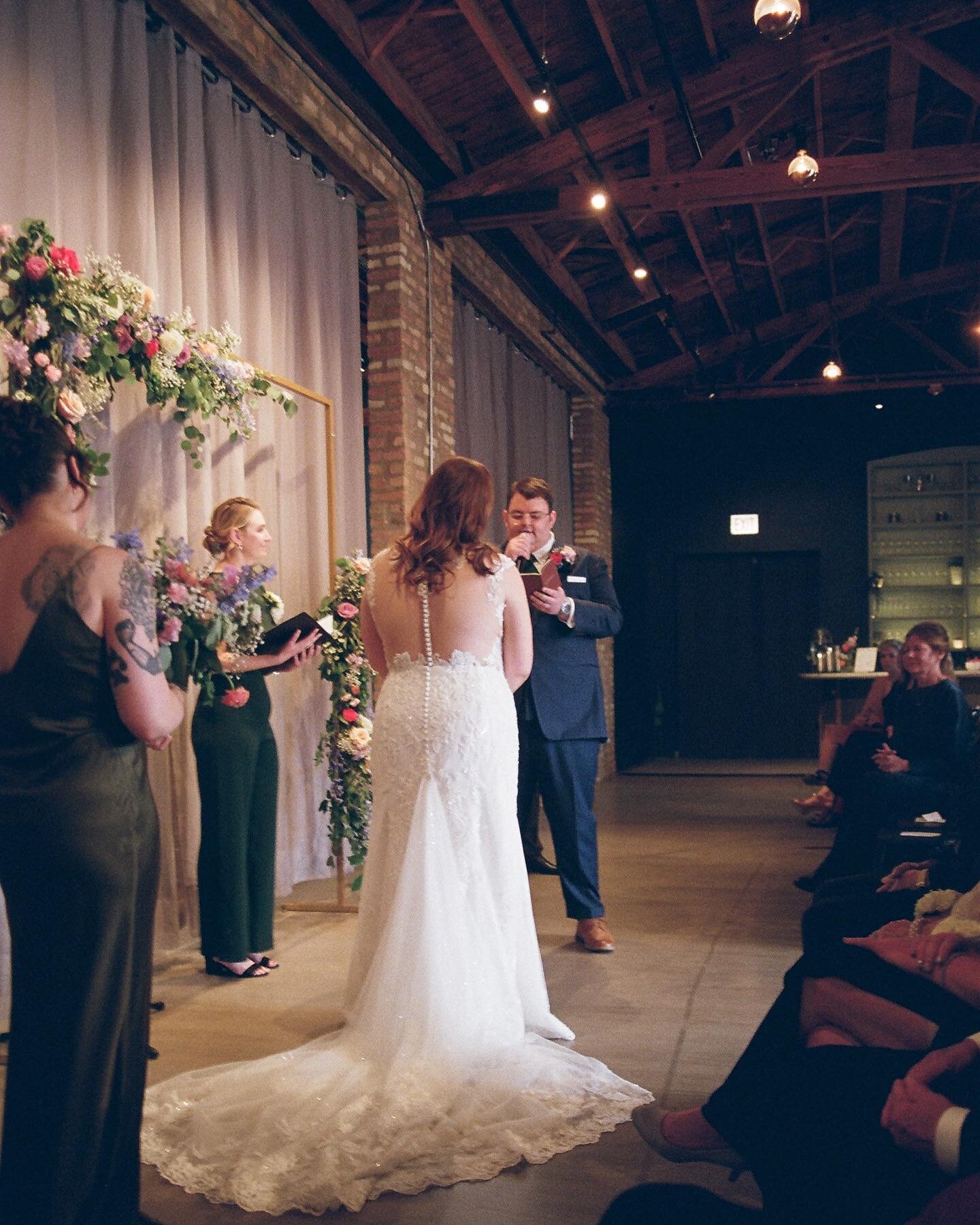 How dreamy are these film photos of Rachel &amp; Gus&rsquo; special moments captured so beautifully by @ellengustafsonphoto