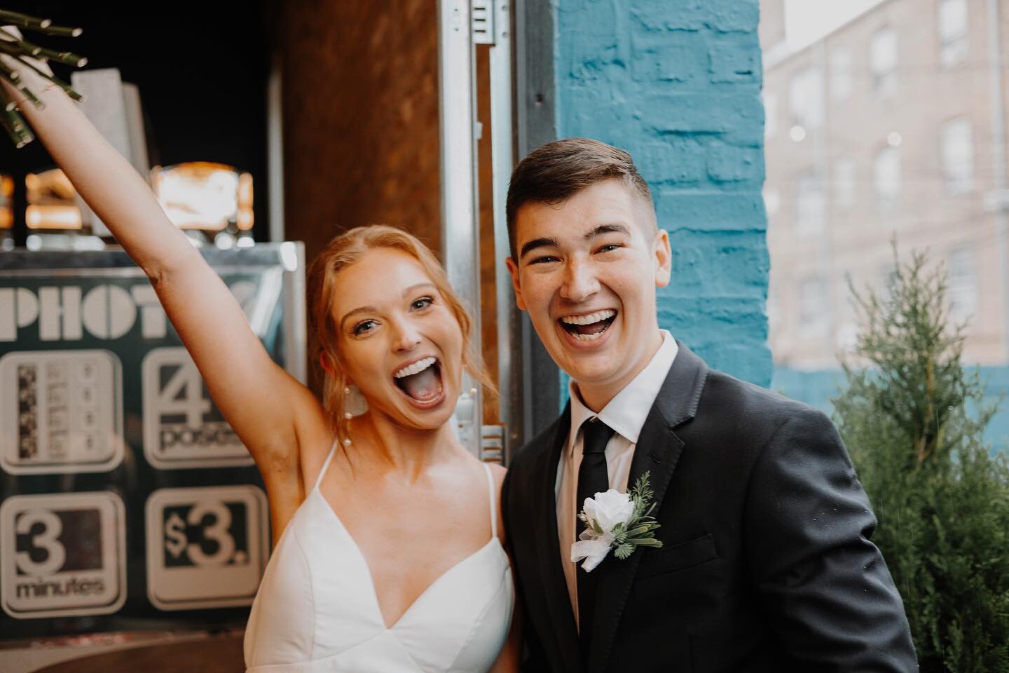 We love seeing our couples celebrate that &lsquo;just married&rsquo; feeling 🎉

Cheers to Ally &amp; Jake&rsquo;s summer nuptials 🥂