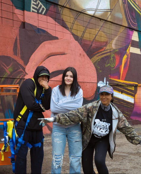 Taysha and mural artistis.png