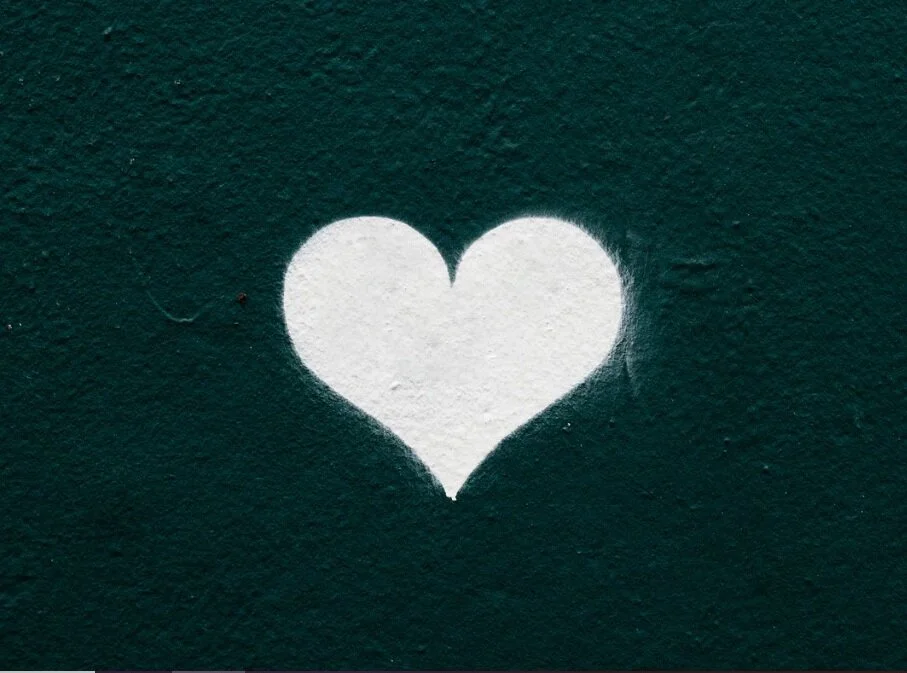 'Unity' hui over trees