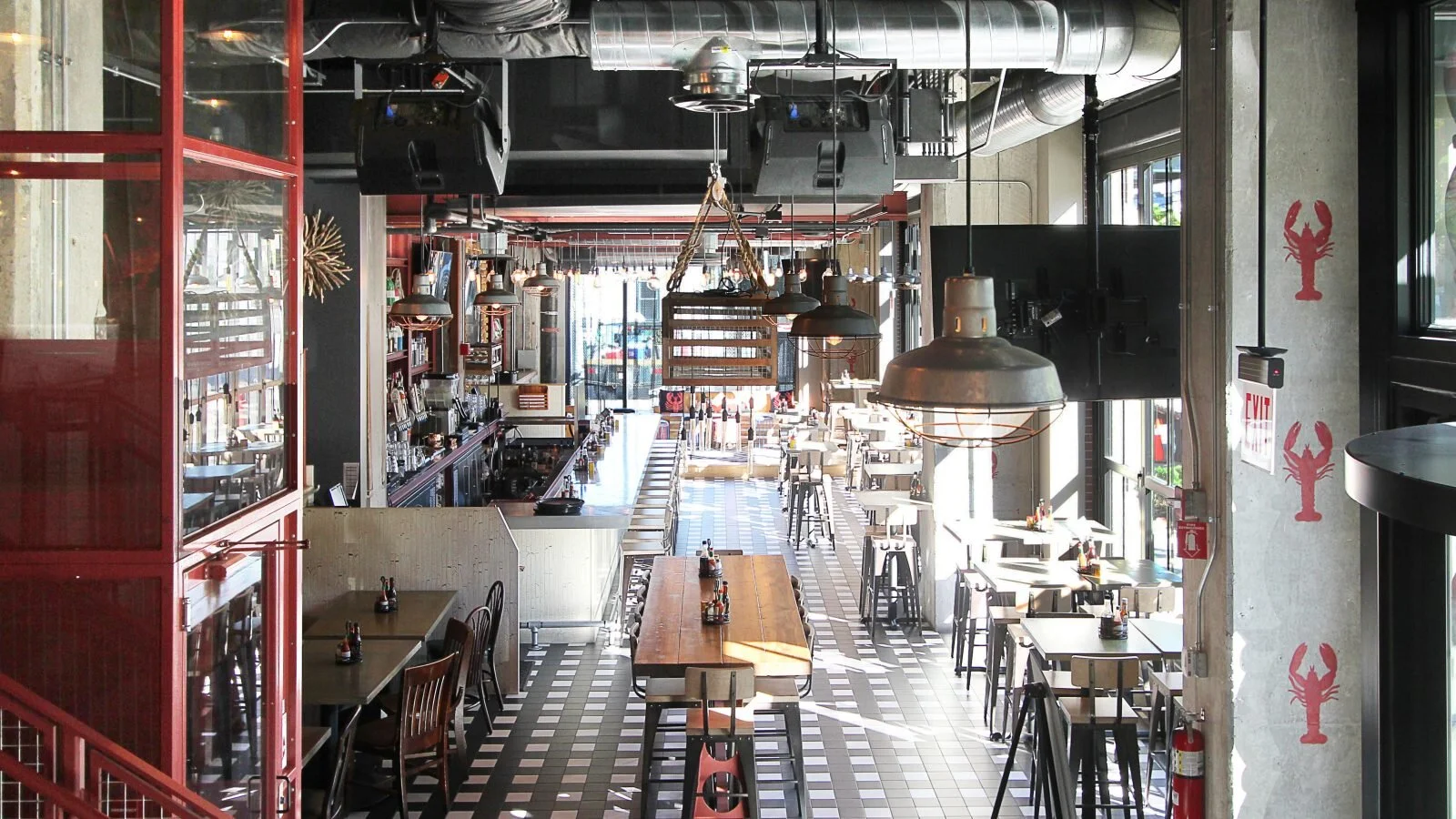 Interior-Bar-1600x900_ss.jpg