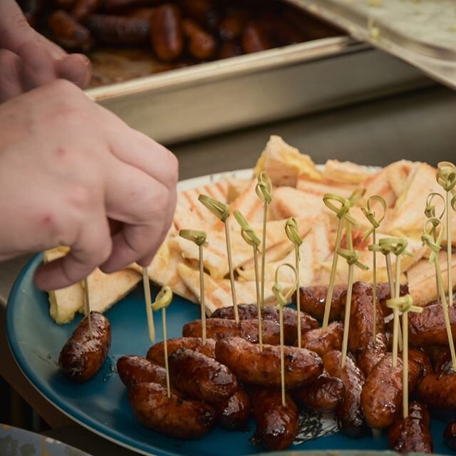 COUNTDOWN TO CHRISTMAS - STICKY SAUSAGES⁠
(you'll want to save this one folks!)⁠
For 50 Butcher chipolatas - we use Anderson's Quality Butchers Of North Berwick⁠
150ml sweet chill sauce⁠
100ml cranberry sauce⁠
80my soy sauce⁠
Juice of 2 oranges and z