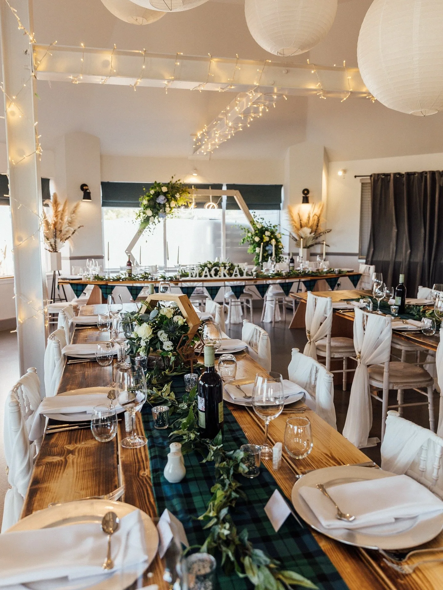 This was the wonderful wedding of Lisa and Chris at the beautiful Whitekirk Hill. They had a menu of slow cooked blade of beef with a rich red wine, caramelised onion and pancetta jus and mac and cheese. A great day was had by all.

Photography: @sar