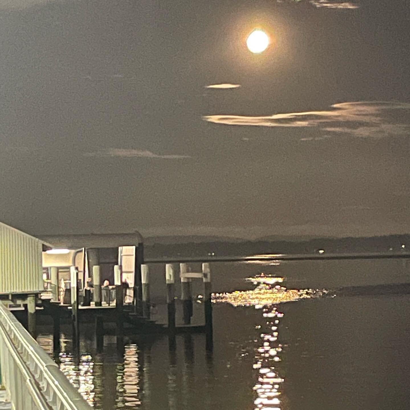 🌙 Advice from the moon 🌙 

Live life to the fullest &bull; Be someone to look up to &bull; Don&rsquo;t be phased by difficulties &bull; Take time to reflect &bull; Light up the night! 

#nofilter #bloodmoon #shinebright