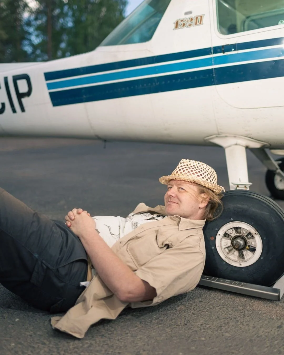 Kaikki viisi Raketin perustajaa ovat edelleen mukana arjessa, osa asiakaskeikoilla ja osa hallinnollisissa hommissa. Sarjan kolmannessa osassa esittelyvuorossa on kehittäjä-filosofimme Marko.
Virallinen titteli: varatoimitusjohtaja ja hall