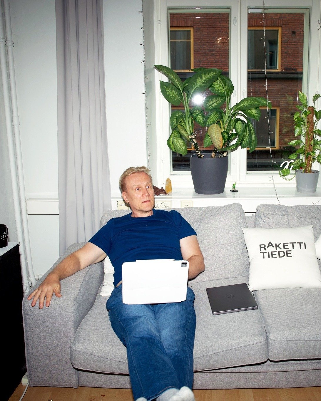 Vaikka viime(kin) vuonna markkina ysk&auml;hteli ja varovaisuus oli p&auml;iv&auml;n sana, Rakettitiede kasvoi noin 12 %.

Milt&auml; arki n&auml;ytti aluksessa?
🪑 Penkki pysyi maltillisena joskin vaihtelevana.
🤝 Uusia sopimuksia solmittiin reippaa