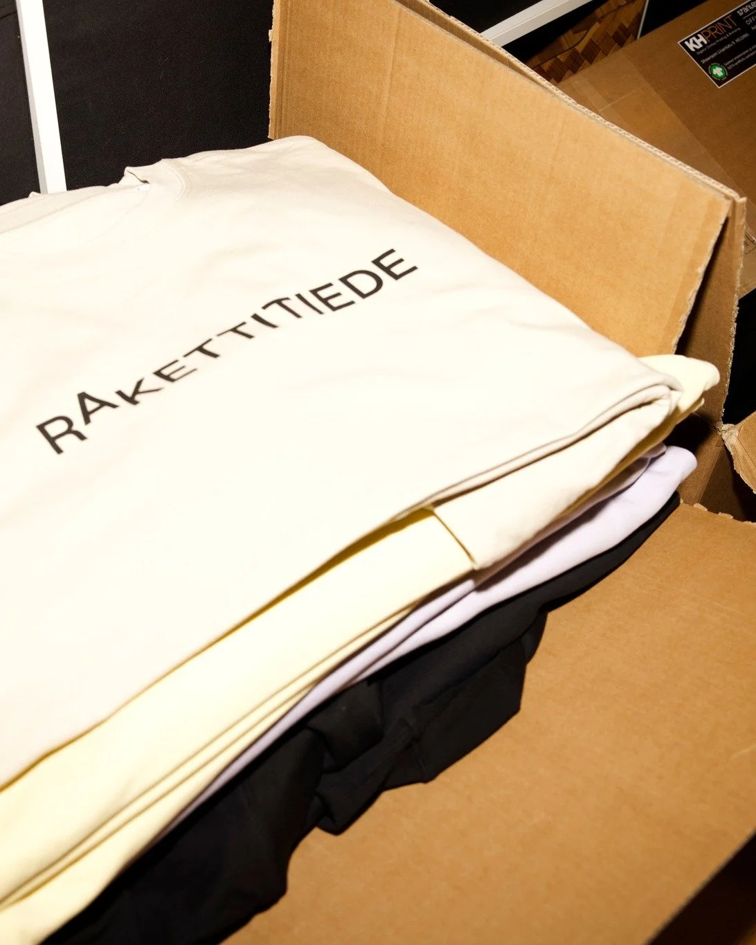What&rsquo;s the math behind a consultant&rsquo;s pay?

In Rakettitiede&rsquo;s salary model, the gross amount paid to the developer is 50 % of the invoice charged to the client. To put it in the most beautiful language in the world, numbers:
 
If th