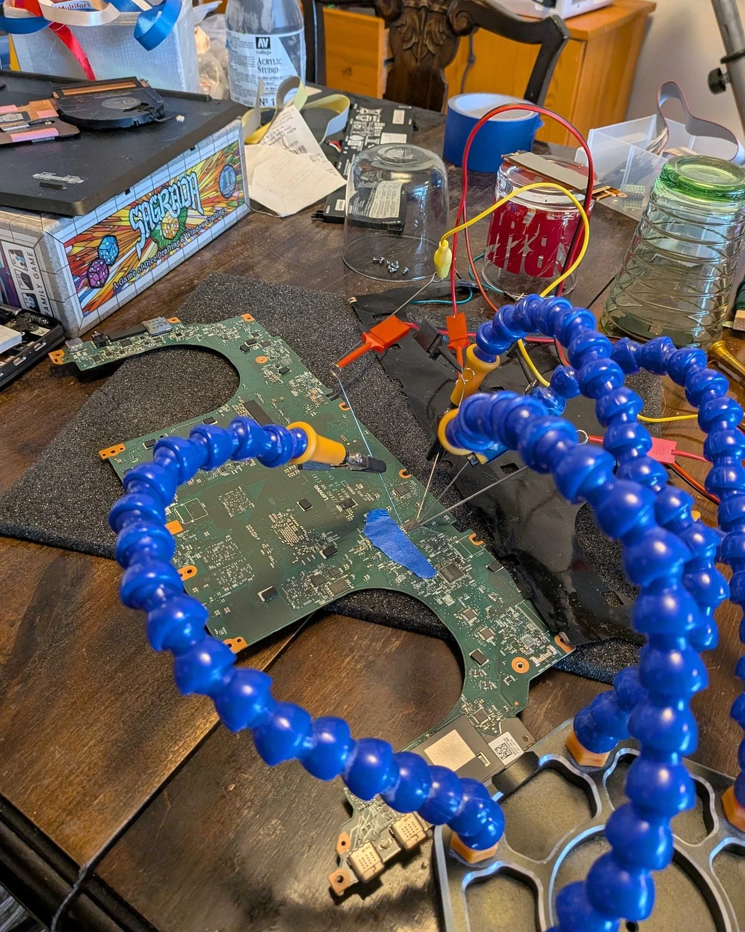 Laptop won&rsquo;t start. 😰
Rocket Scientist: Hold my beer.

#rakettitiede #LightYearsAhead